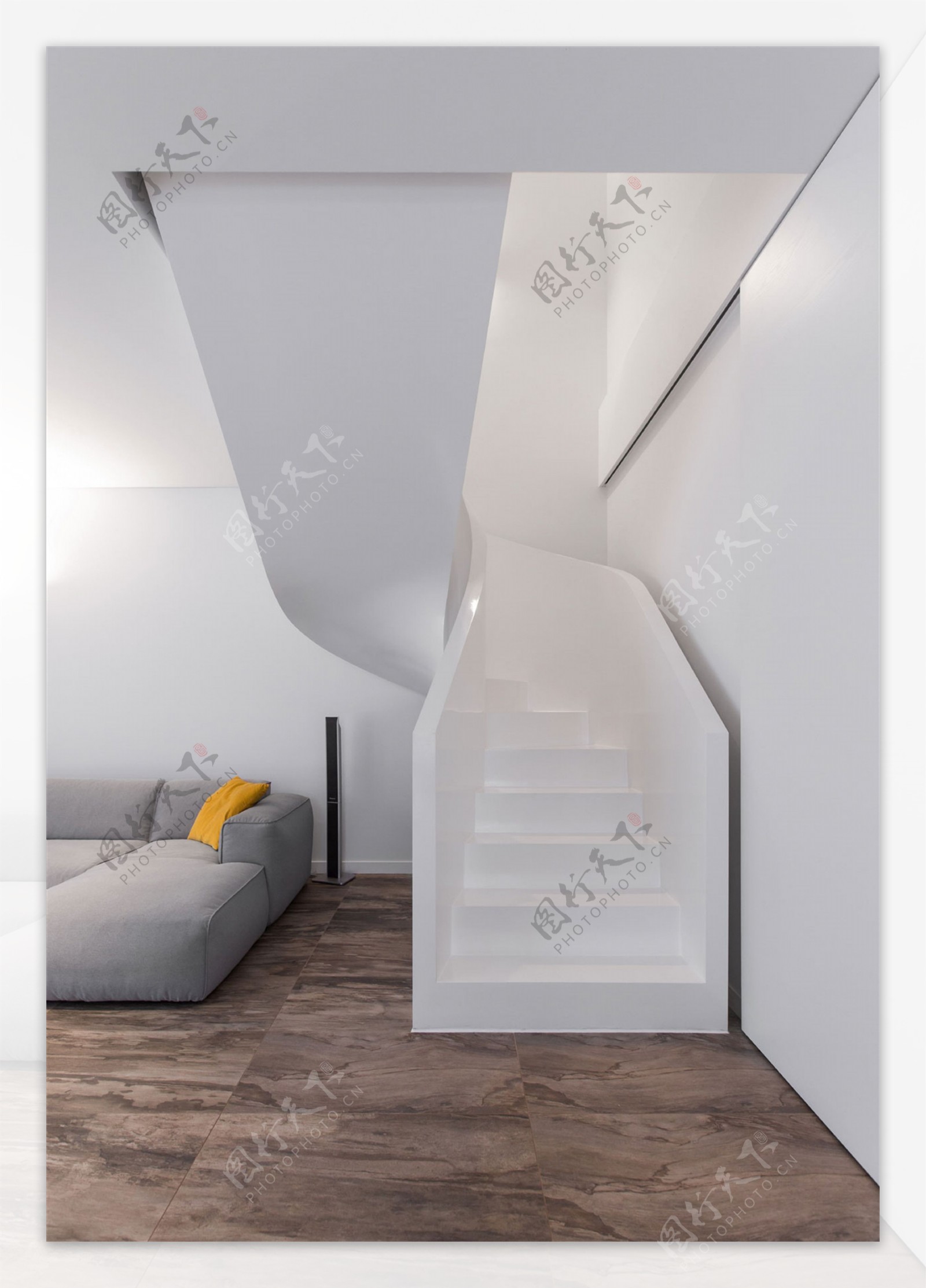 现代欧式白色客厅楼梯效果图