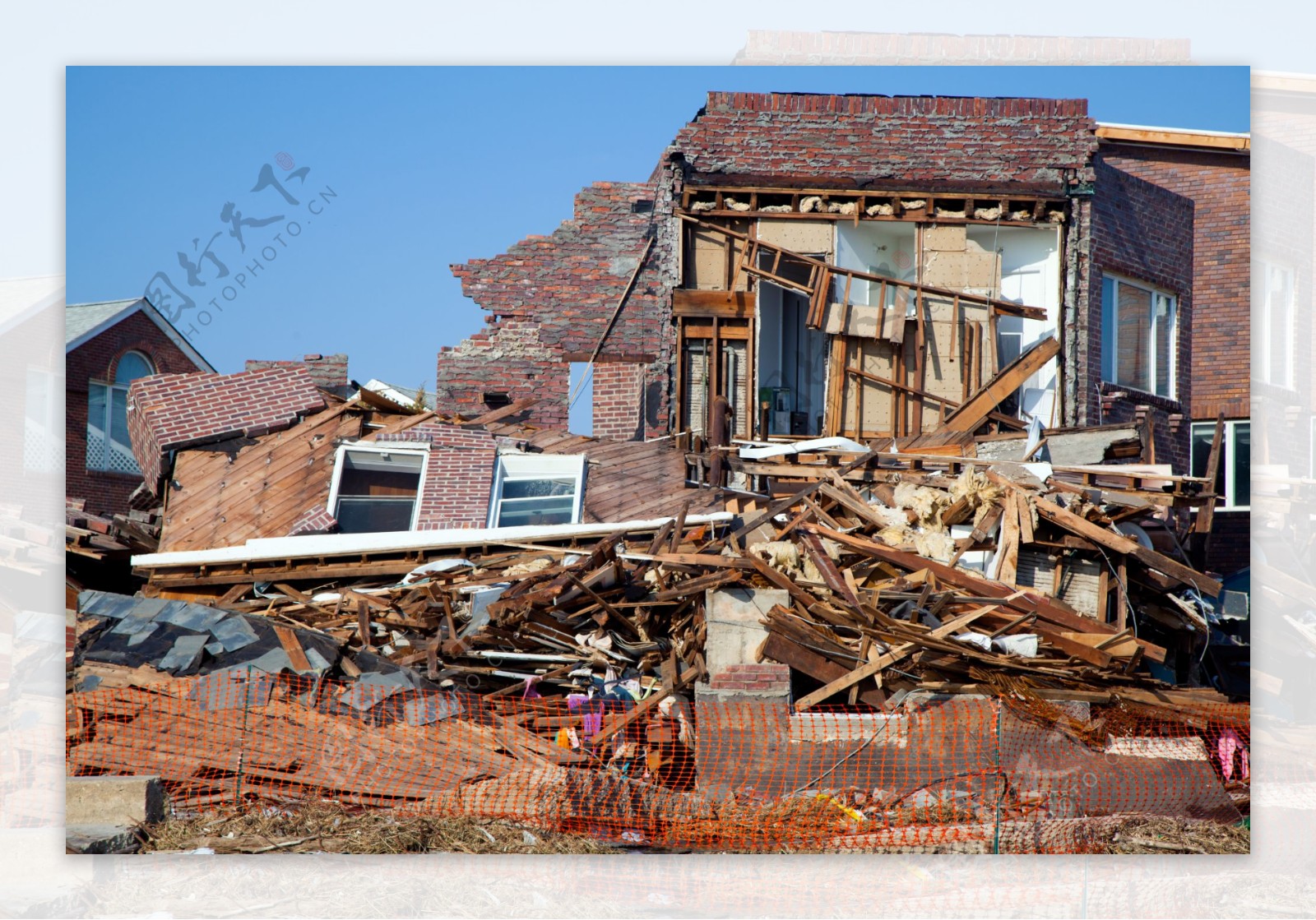 自然灾害倒塌的房子图片