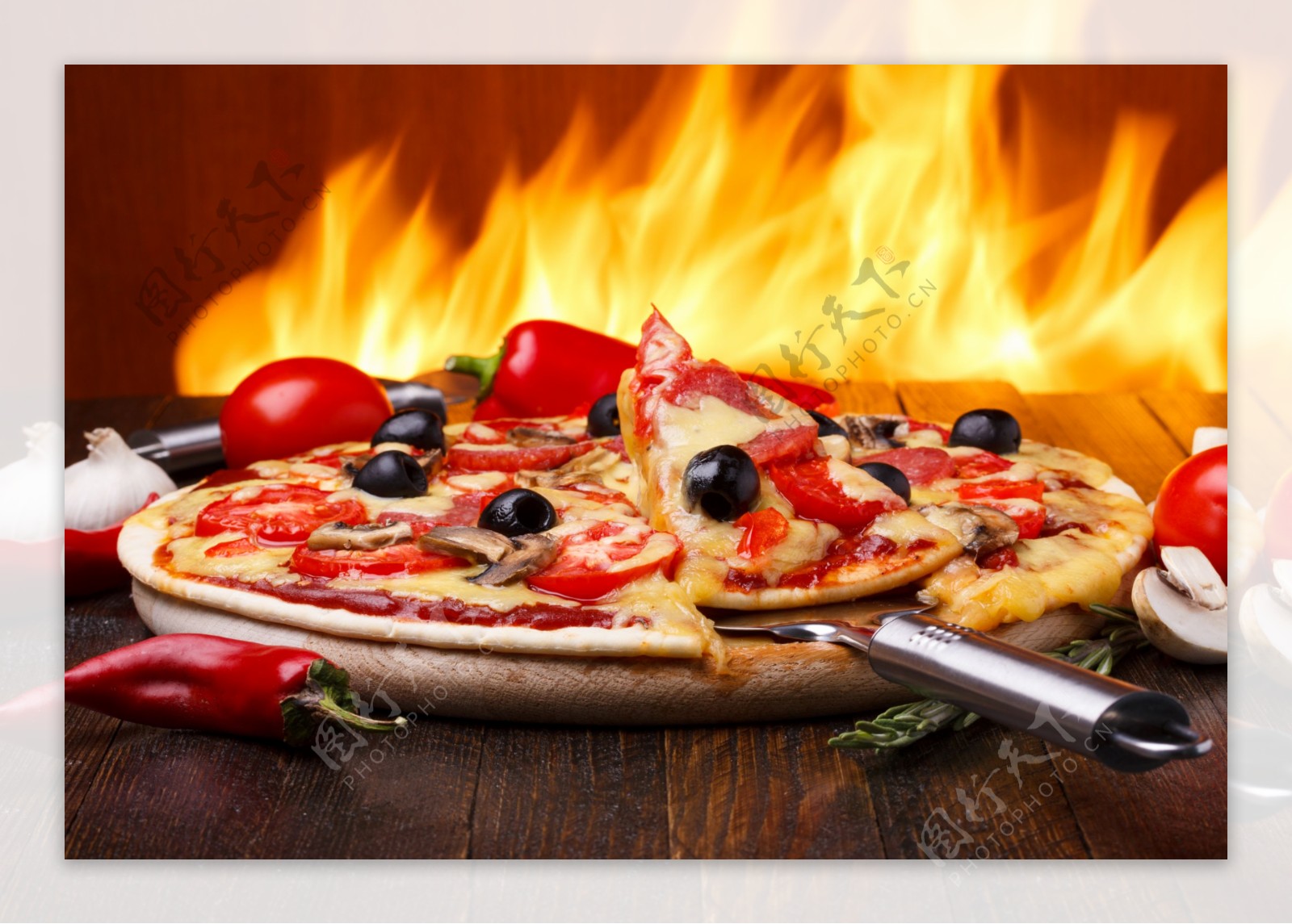 披萨美食与火苗图片