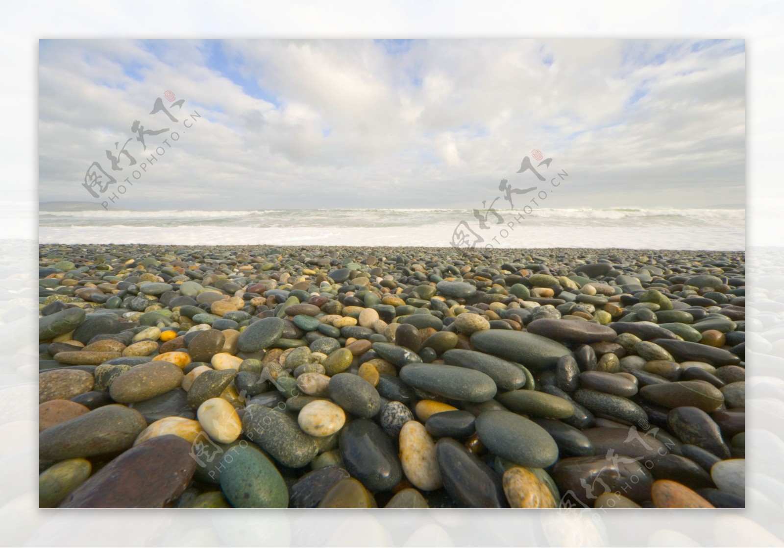 海边砾石图片