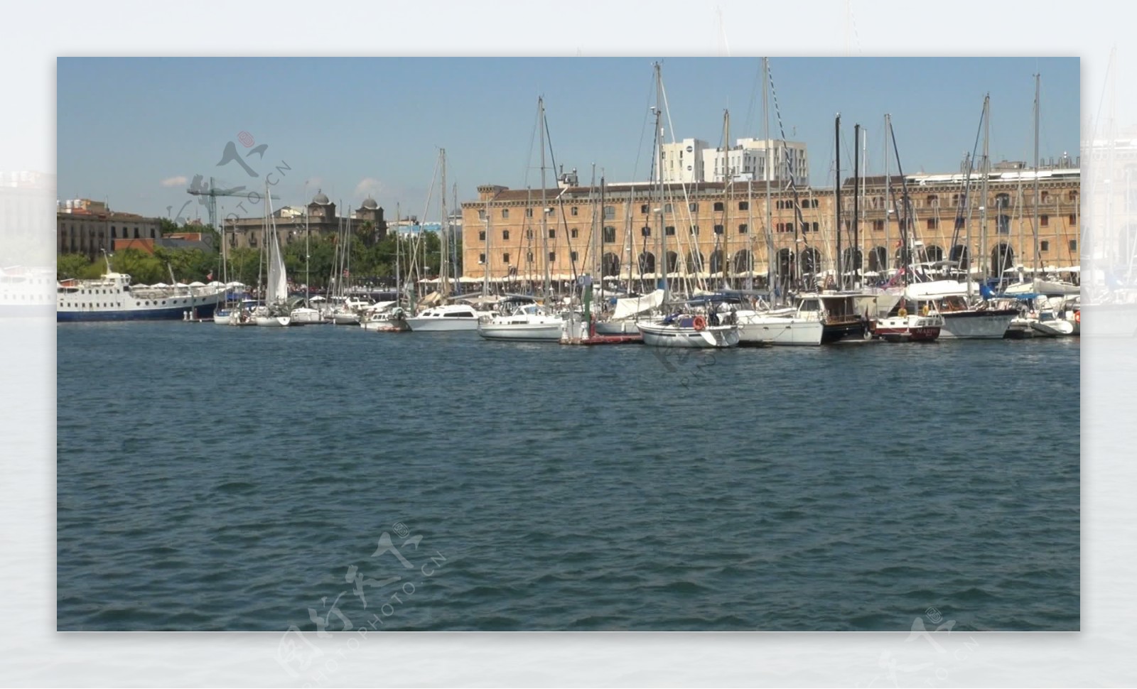 船在巴塞罗那港集团4股份的录像