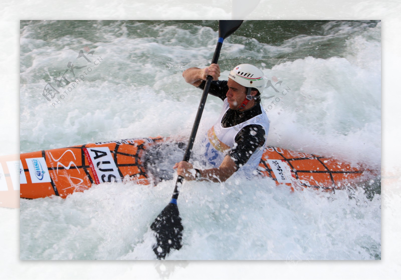 2008奥运会皮划艇单人皮艇比赛图片