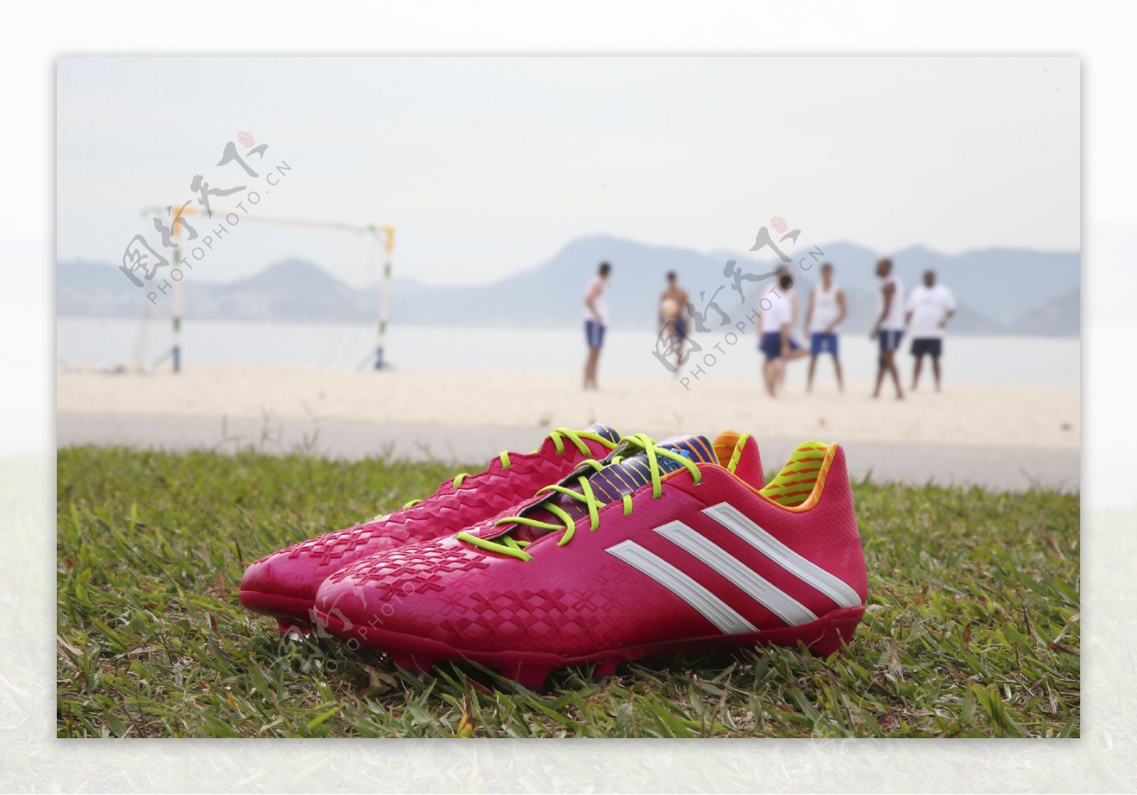 足球鞋广告图片