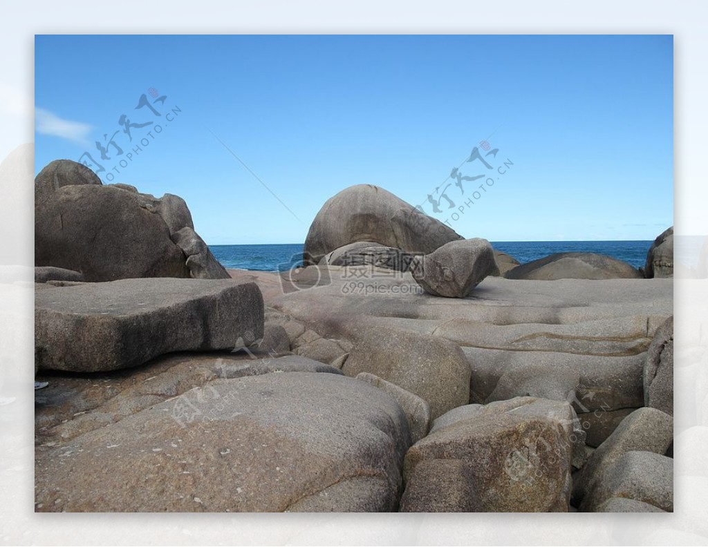 海岸上面的岩石