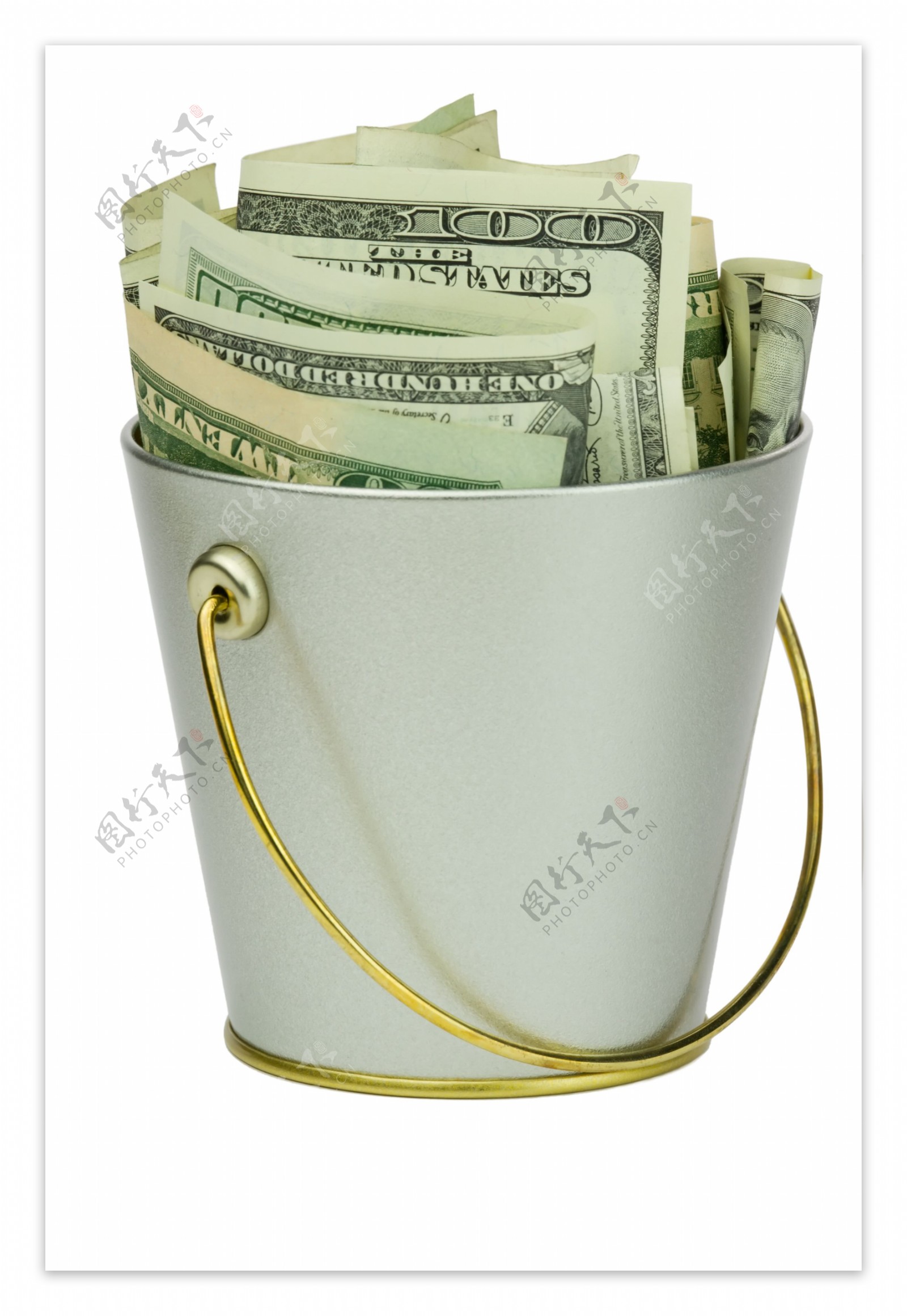 桶中的美元钞票图片