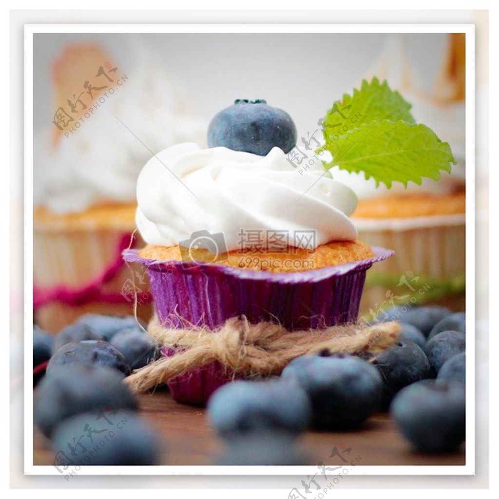 美味的奶油蓝莓蛋糕