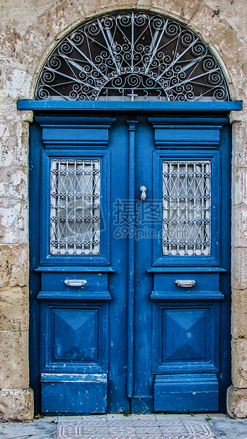 老房子的蓝色门