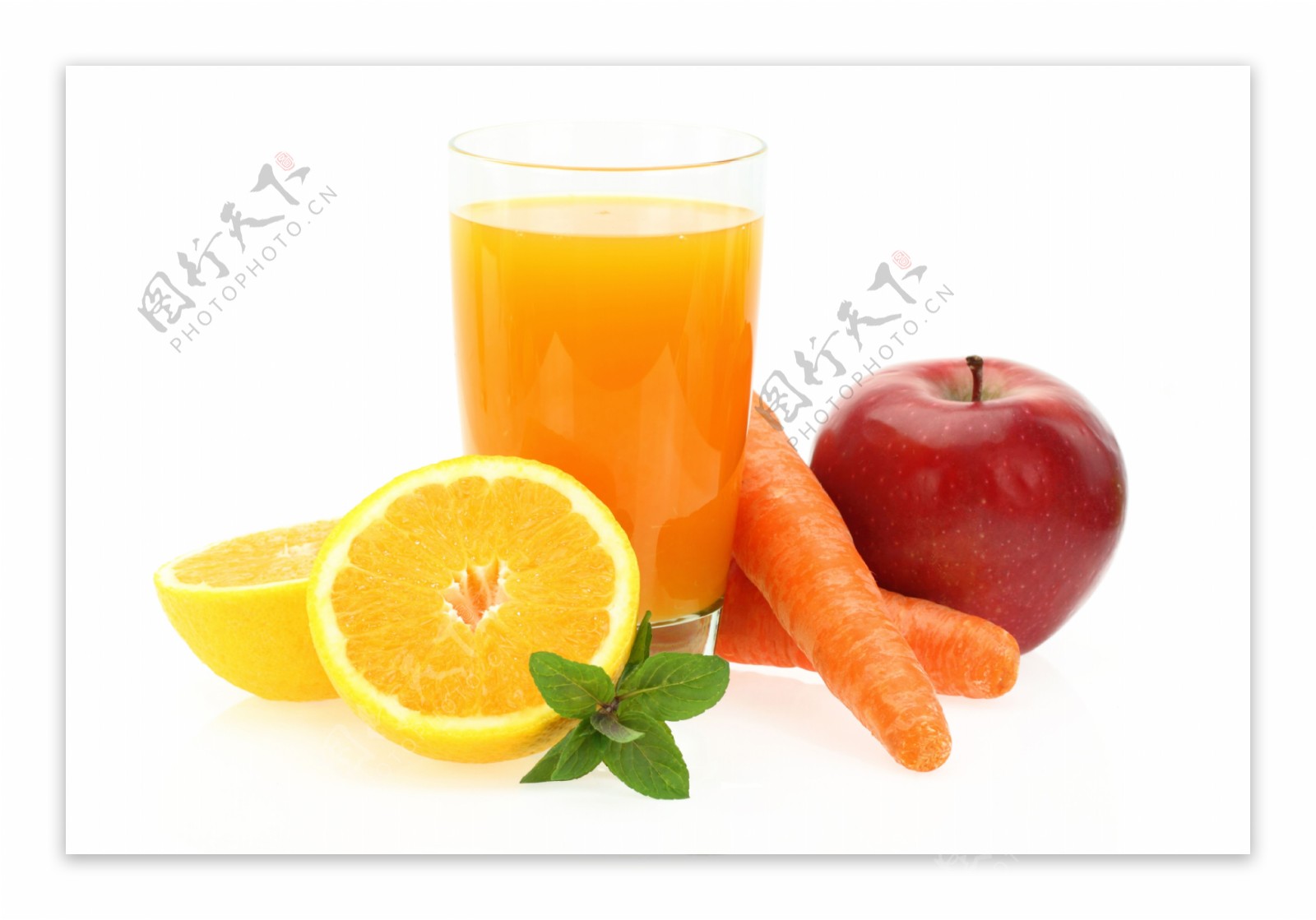 新鲜的水果果汁和胡萝卜图片