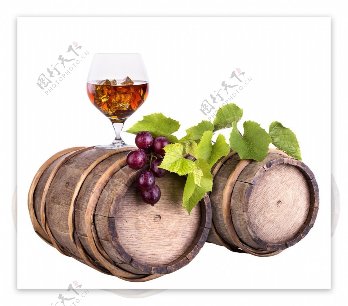 木桶上的葡萄图片
