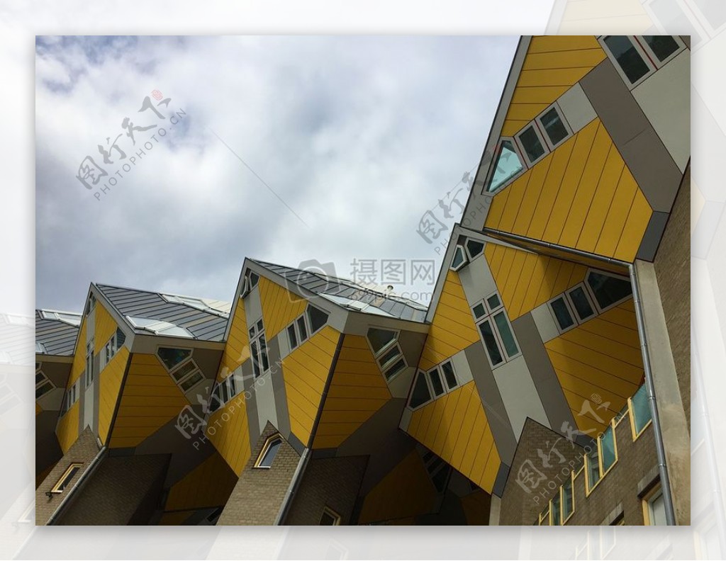 黄色的立体房子