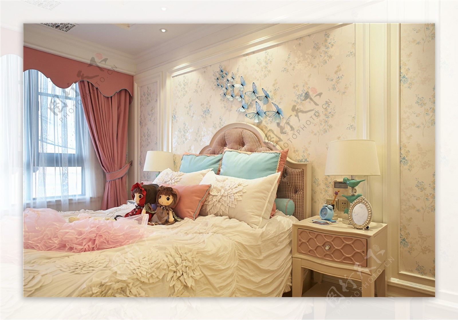 欧式粉色卧室大床设计图