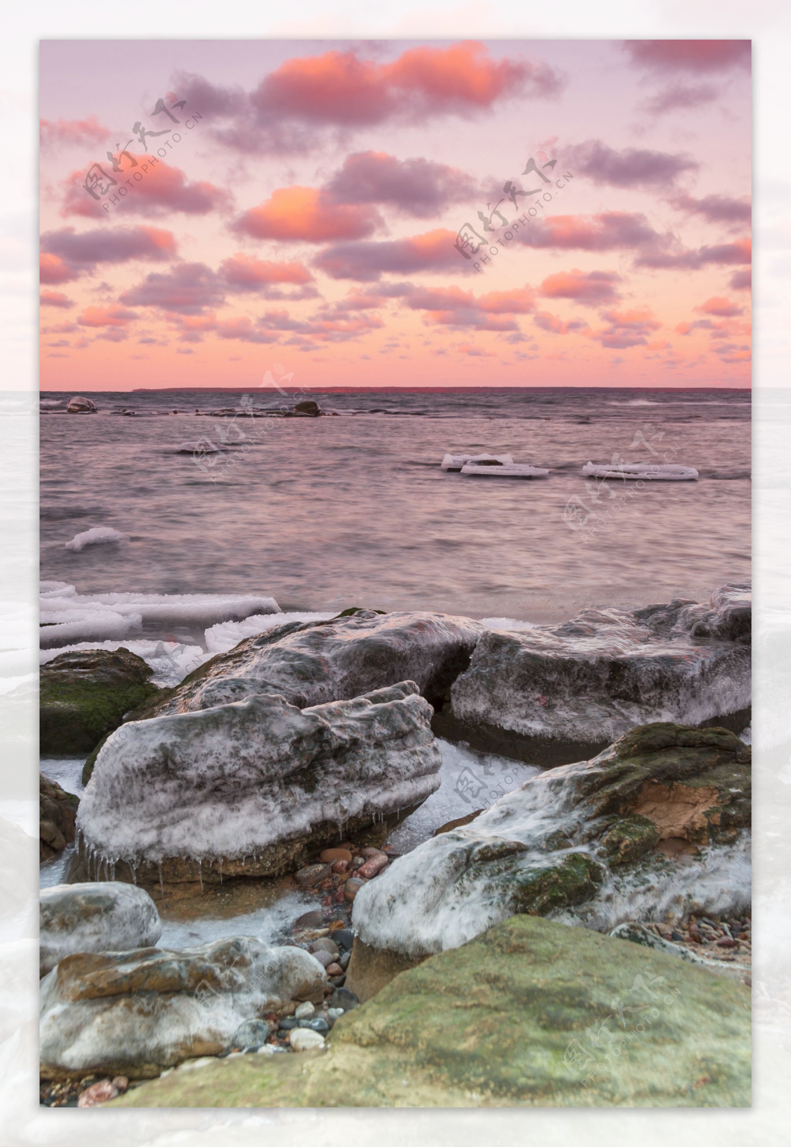 海岸的石头风景图片