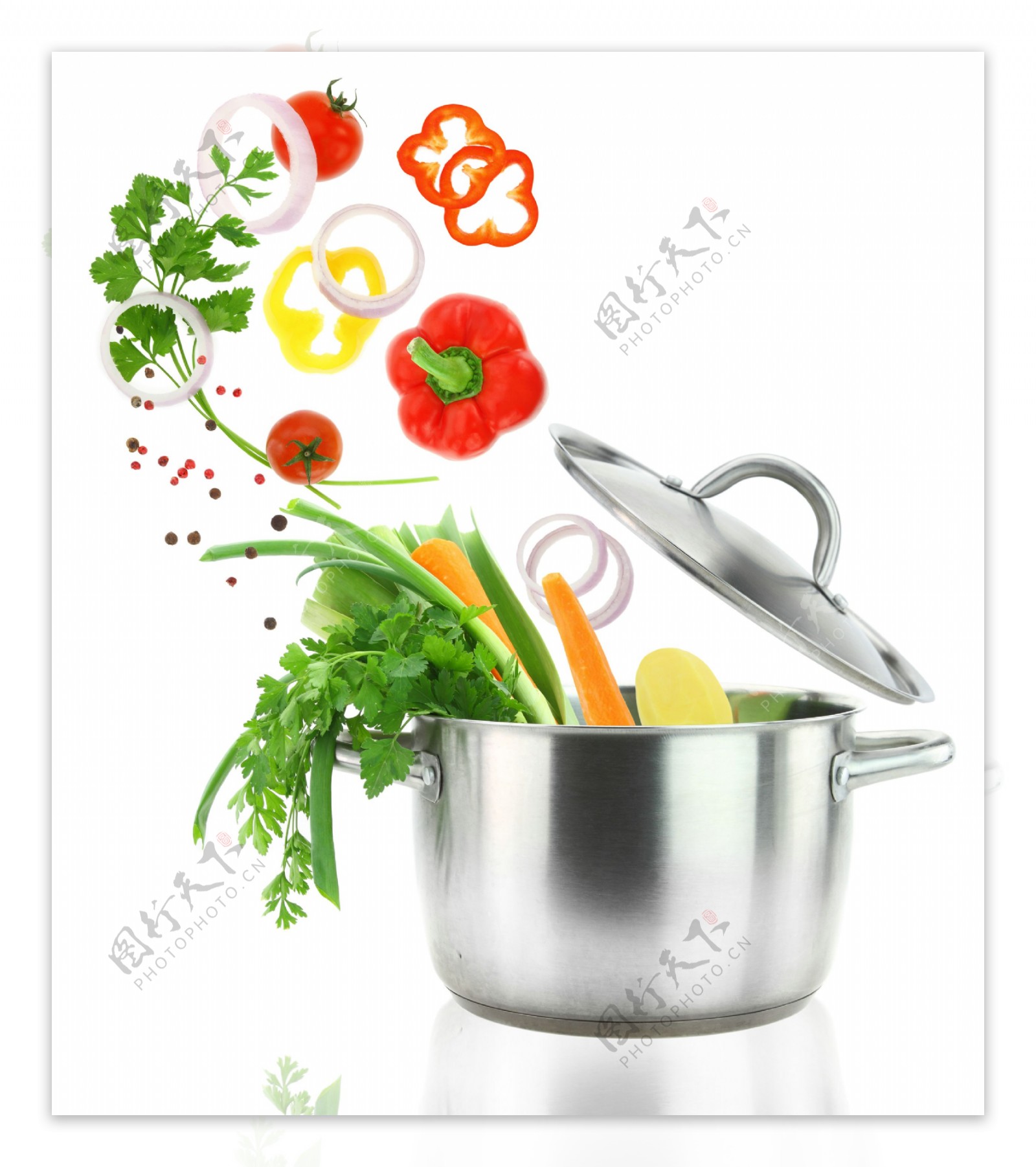 炖锅里的蔬菜图片