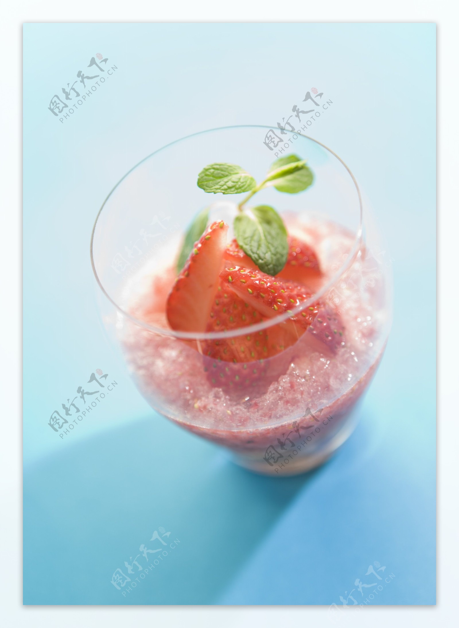 草莓炒冰图片