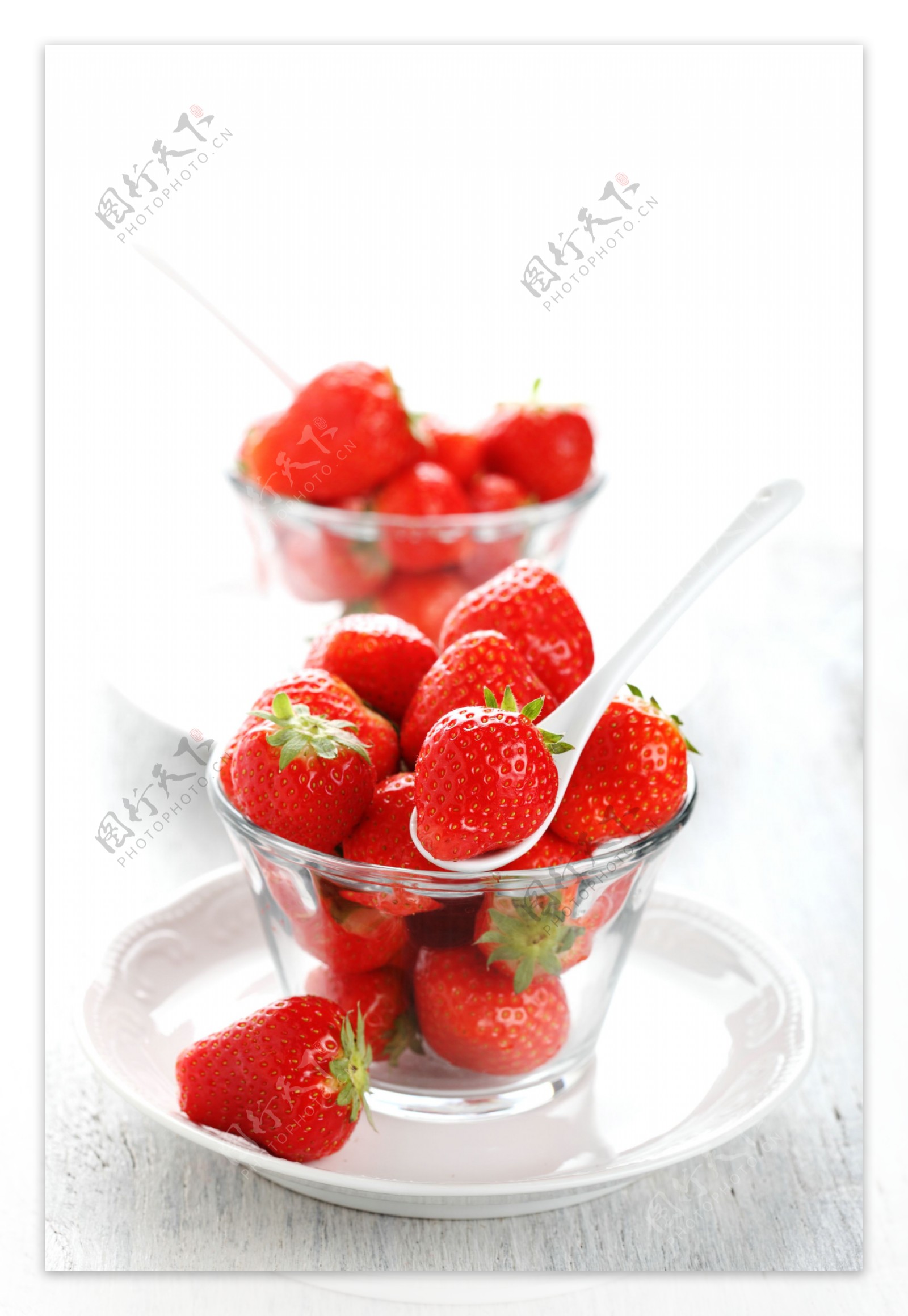 新鲜草莓果实图片