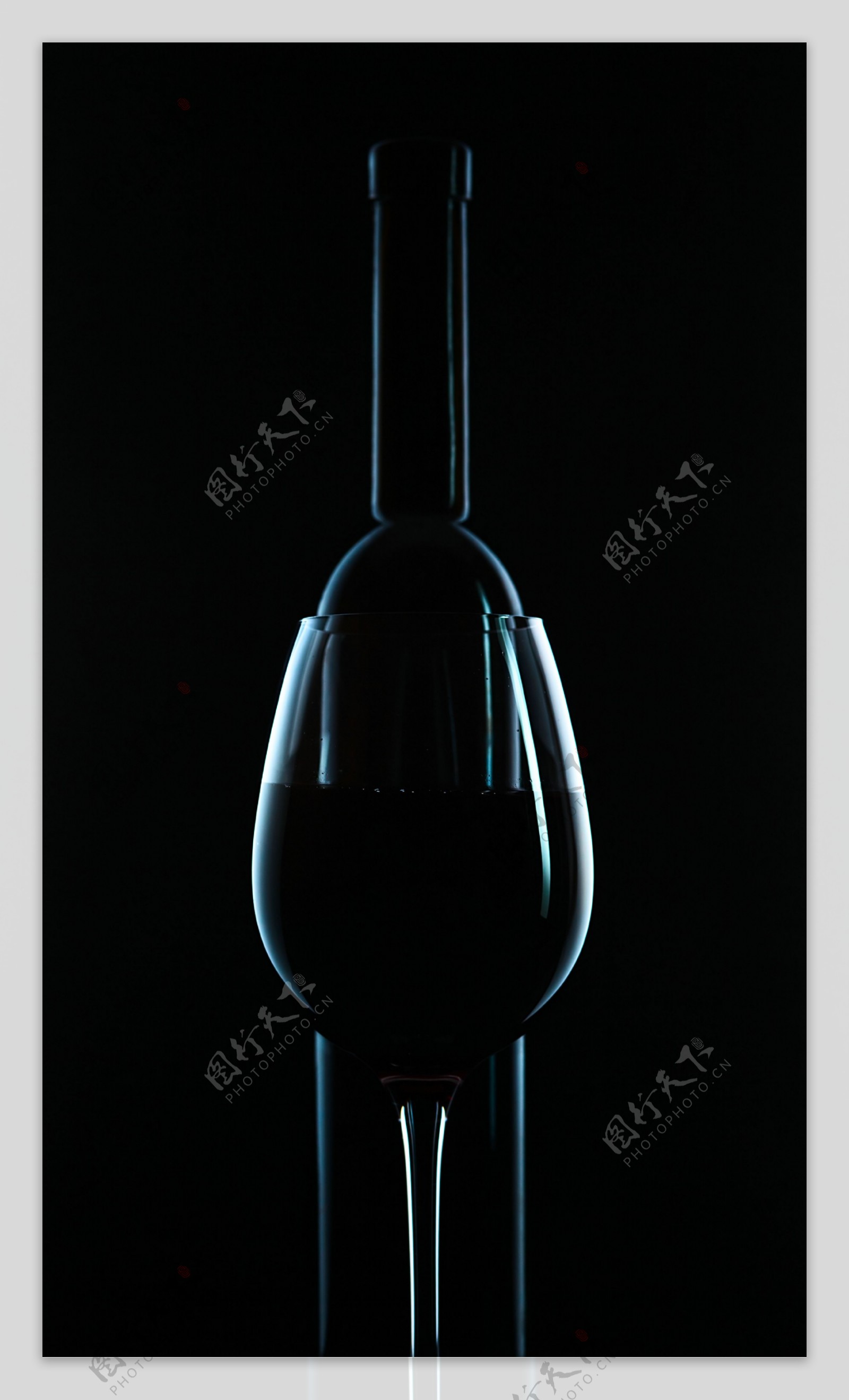 高脚葡萄酒杯图片