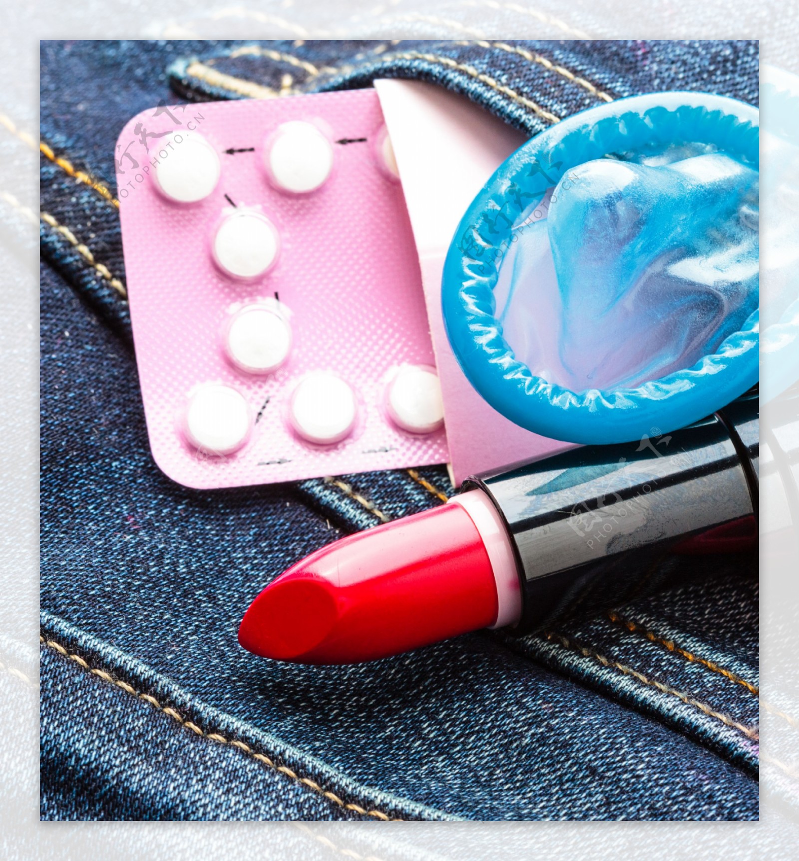 口红与避孕用品图片