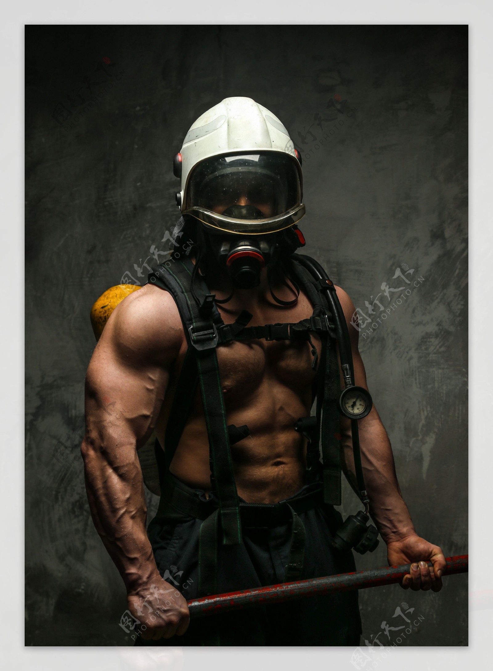 强壮的消防队员图片