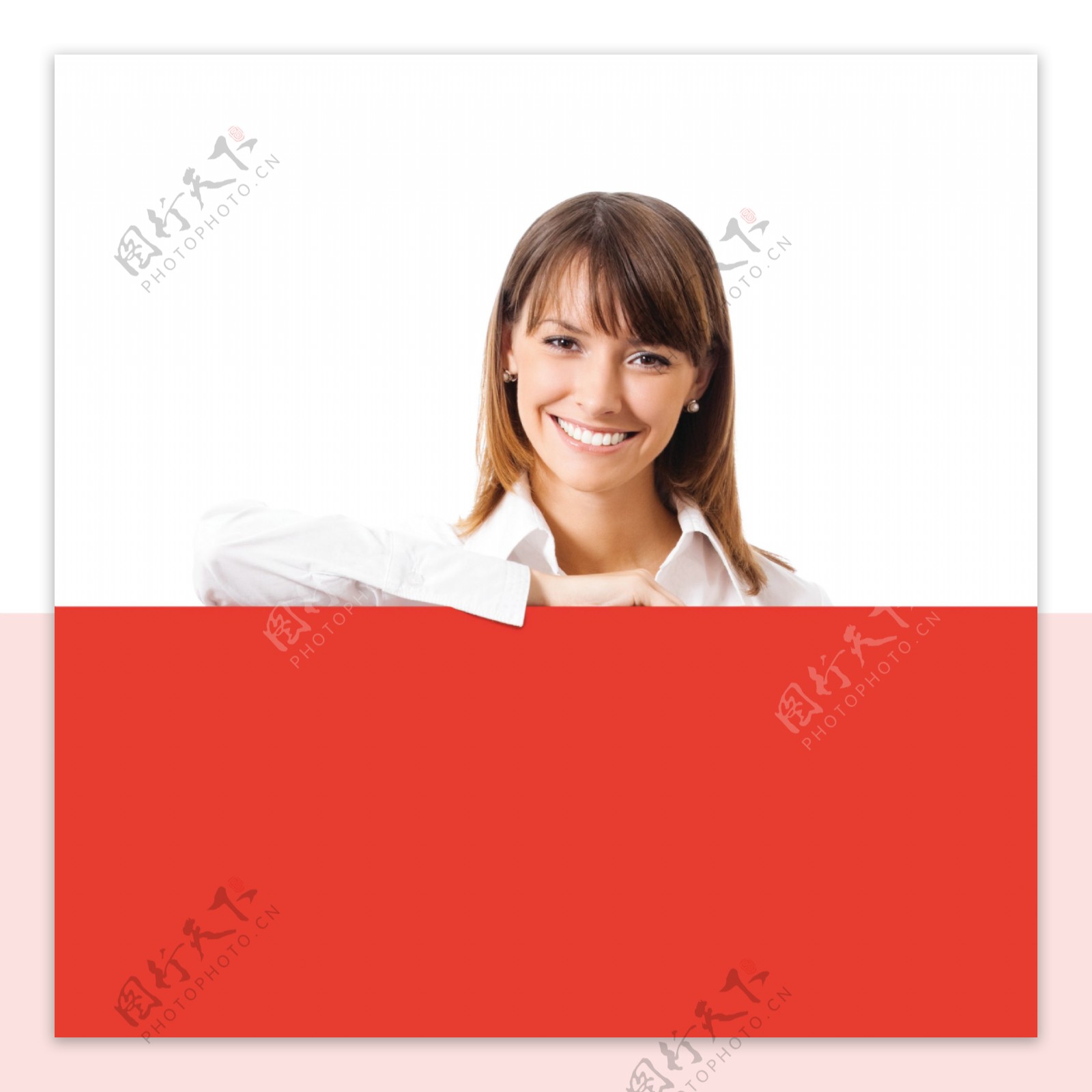 美女与红色空白广告牌图片
