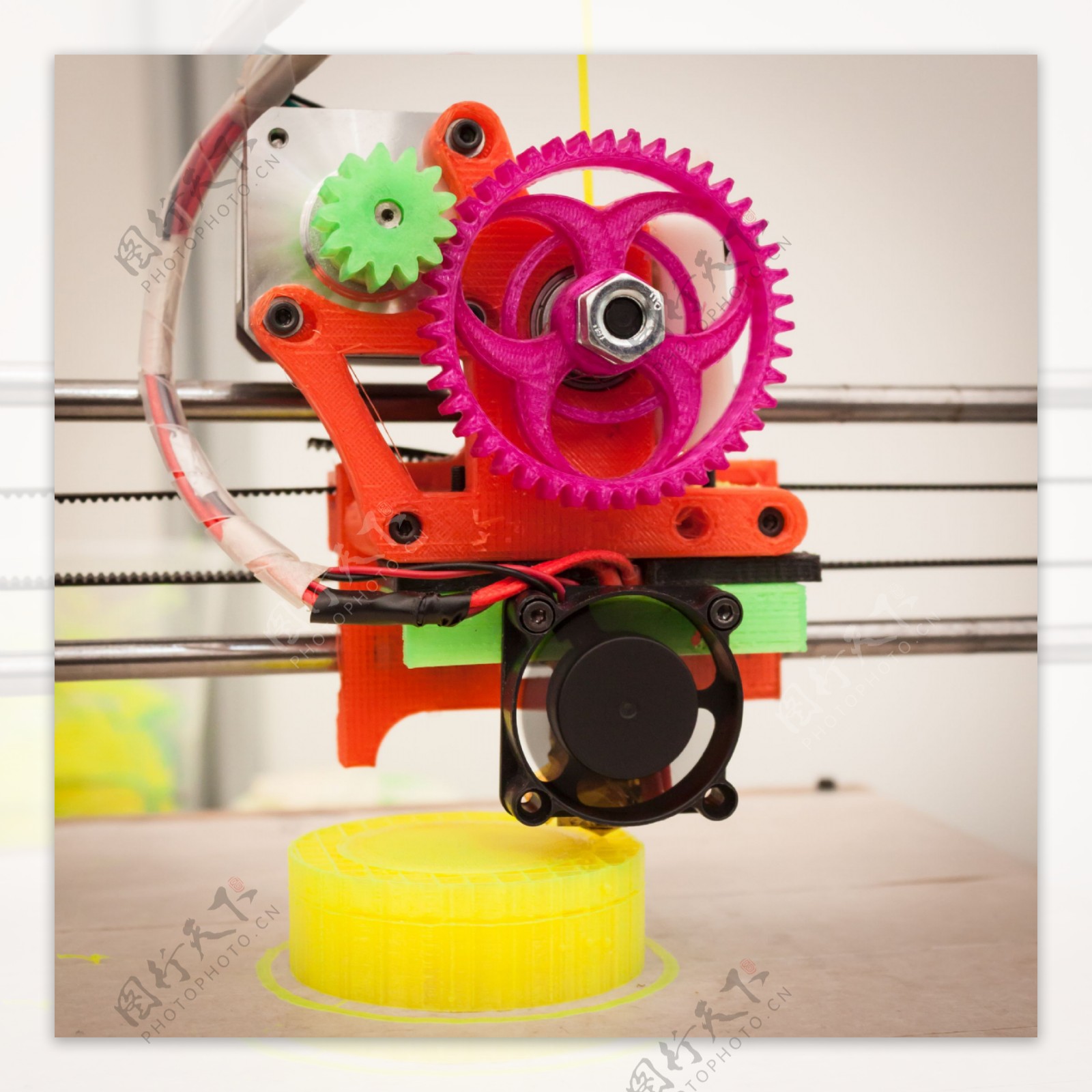 工作的3D打印机图片