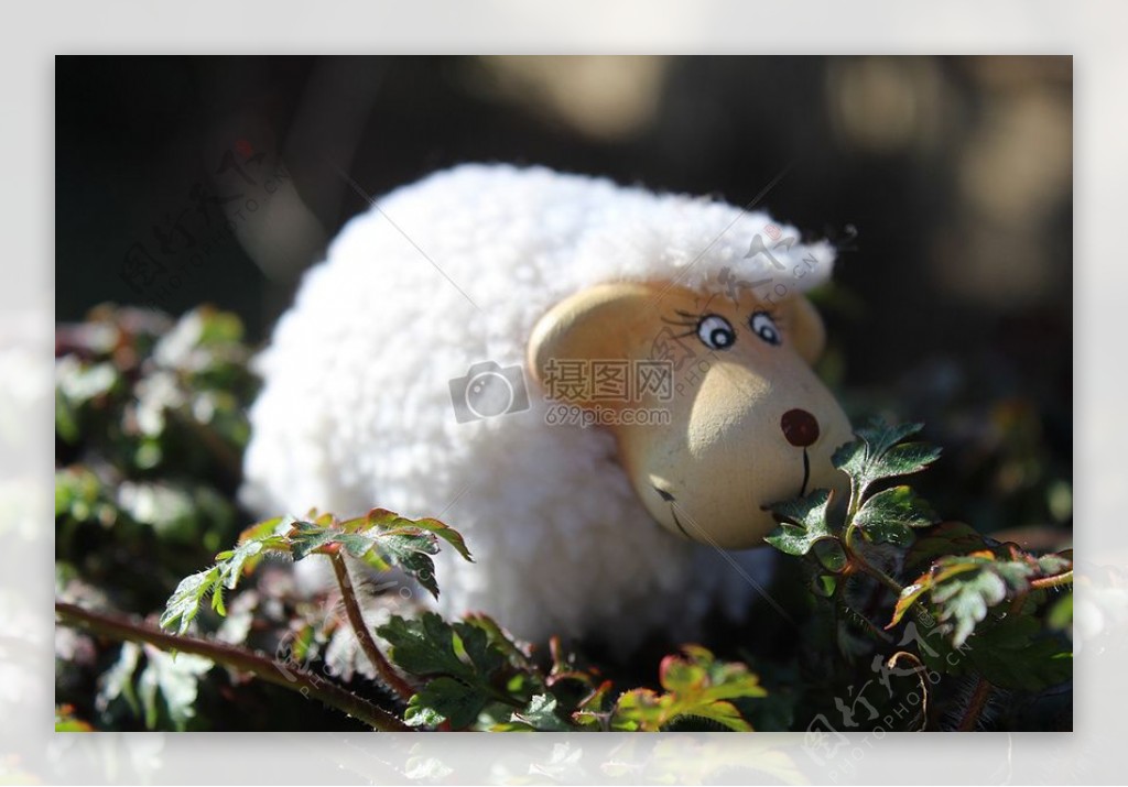 可爱的绵羊玩偶