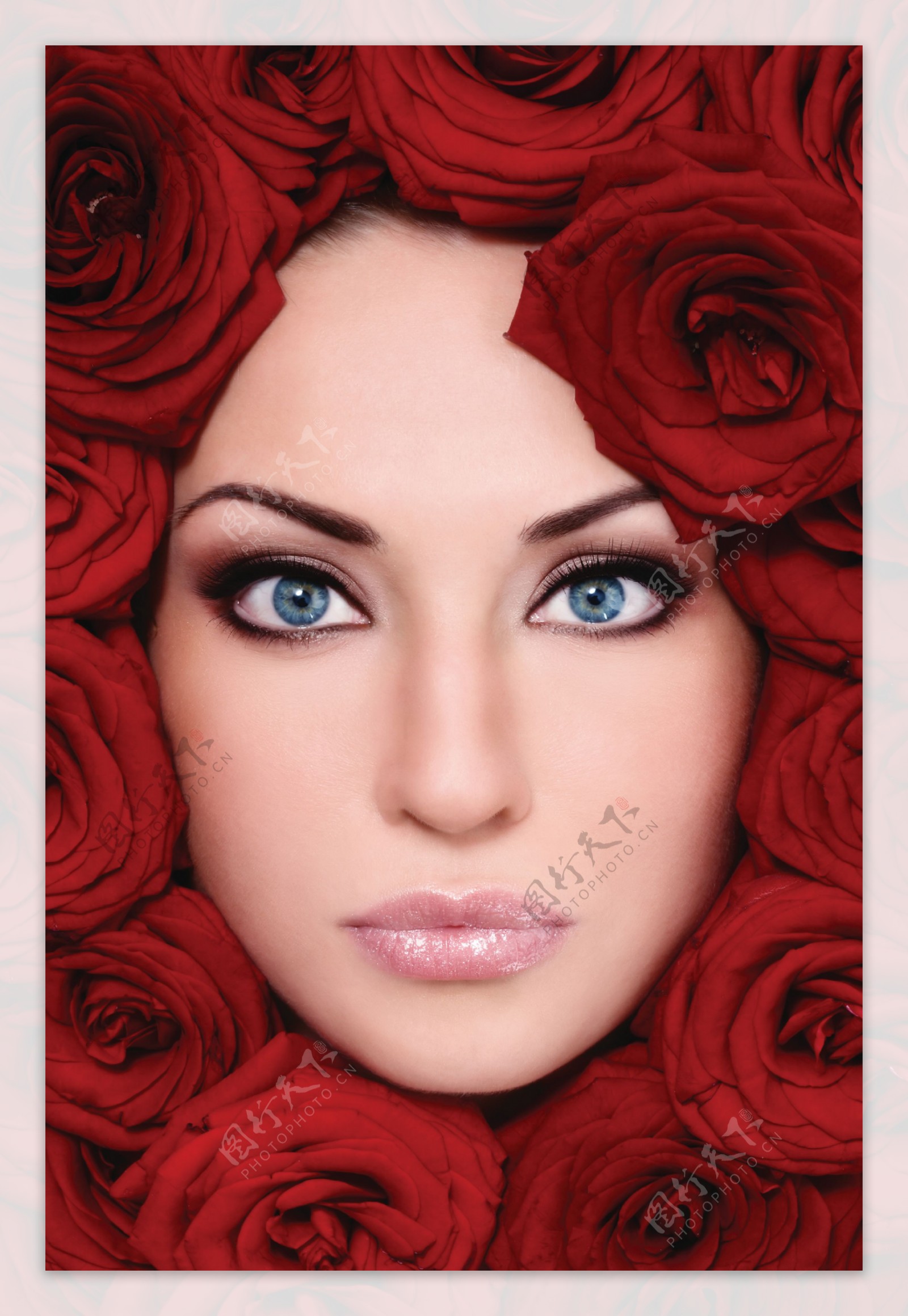 玫瑰花围绕的外国女人面孔图片