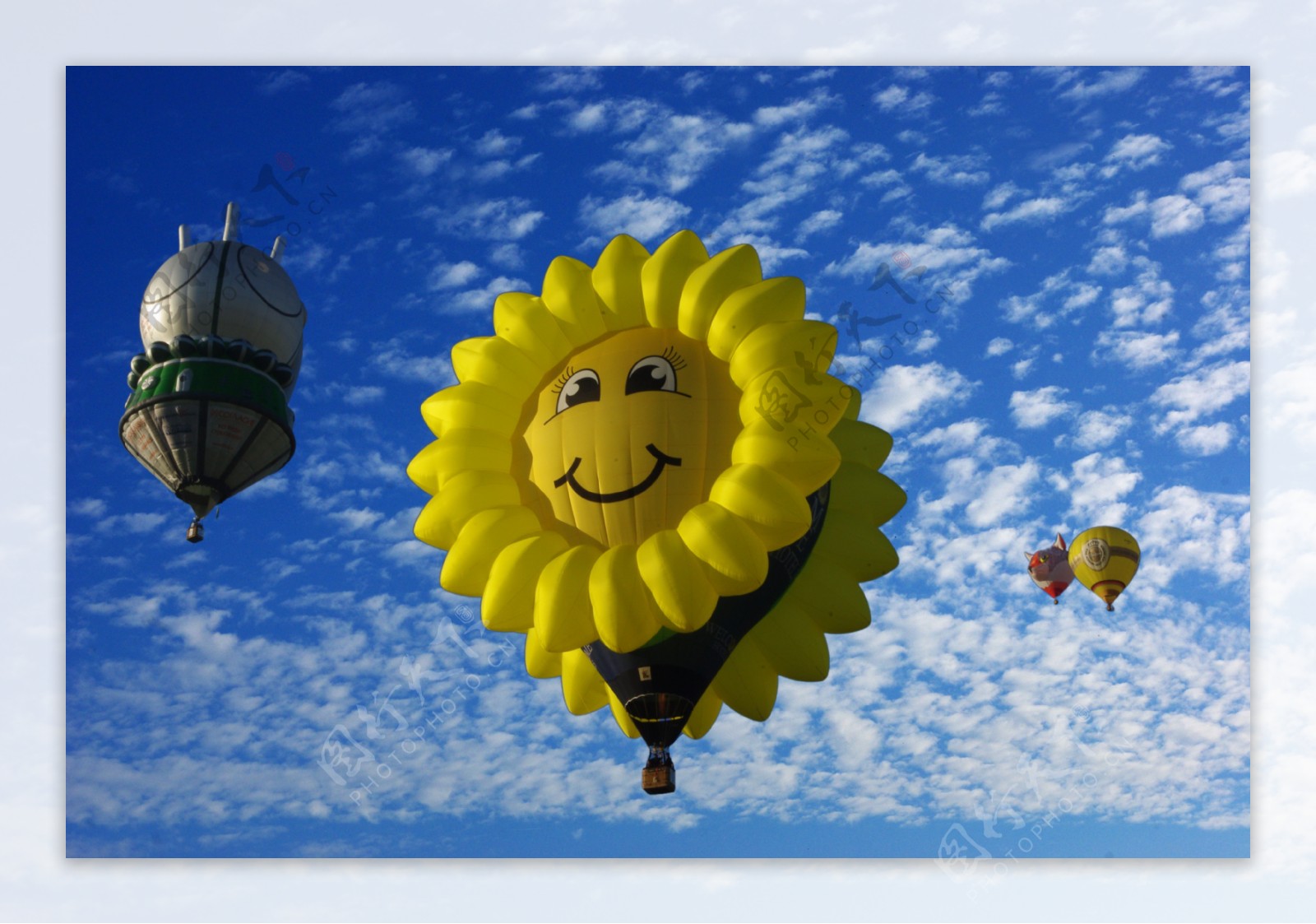 高空热气球图片