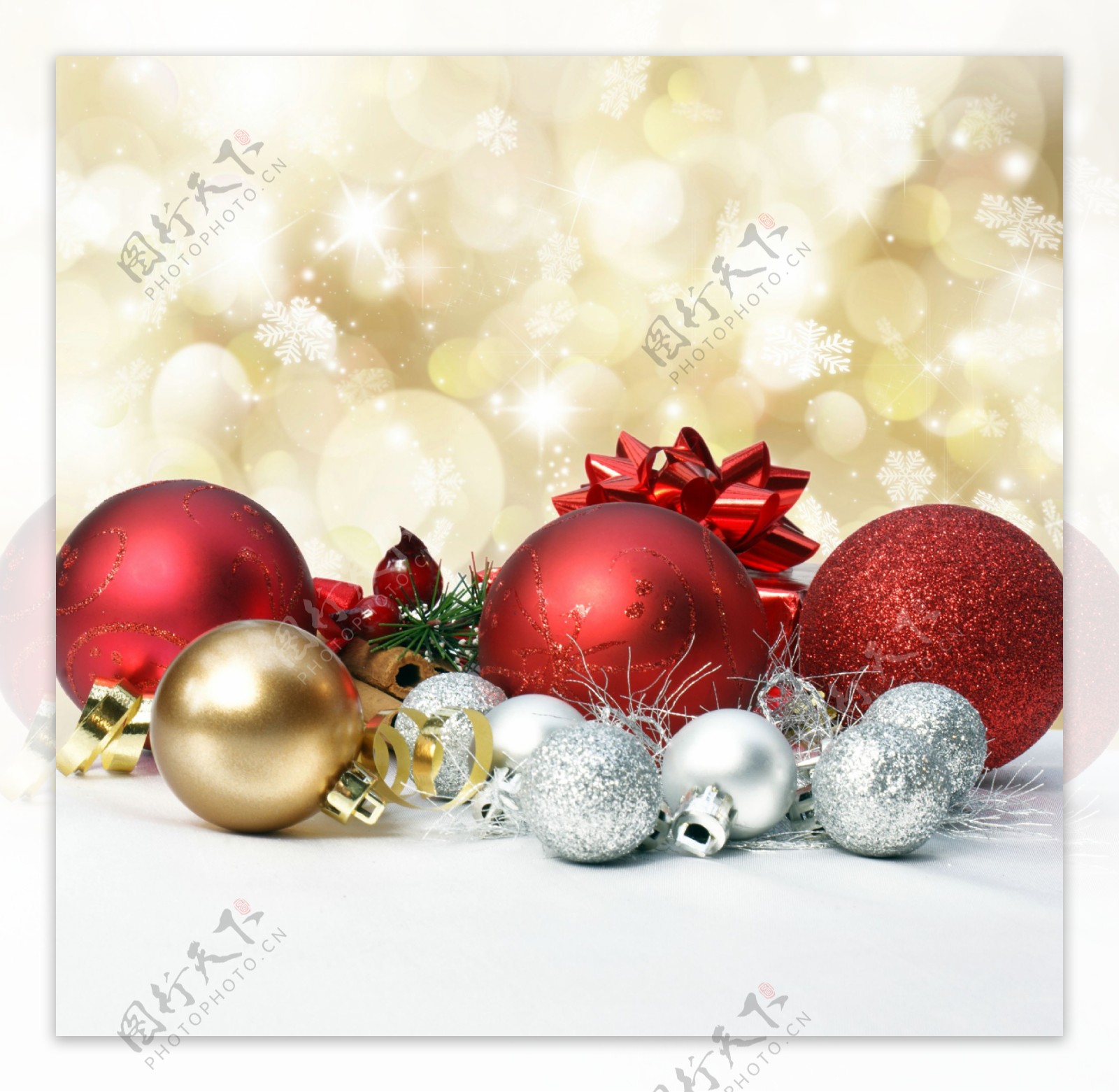 彩色圣诞球背景图片