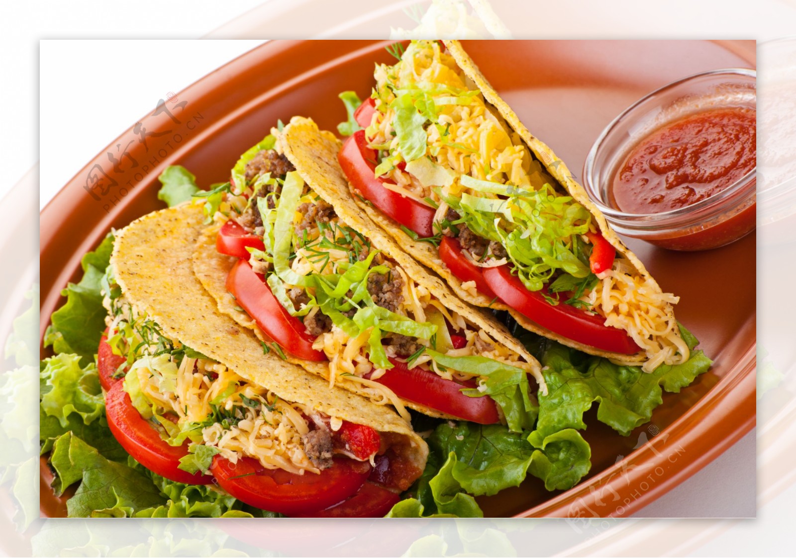 餐盘里的墨西哥美食图片