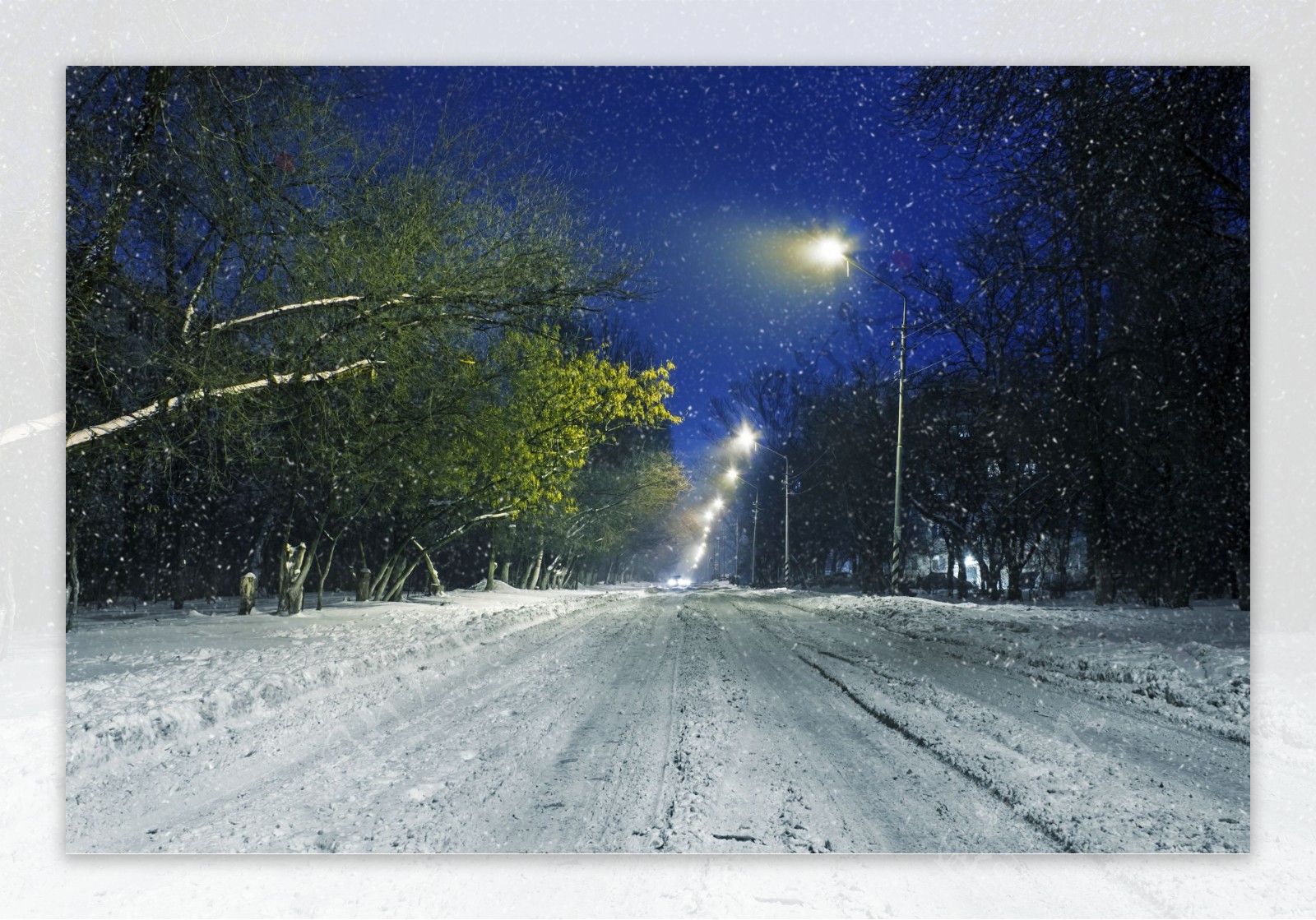 美丽冬天公路雪景图片