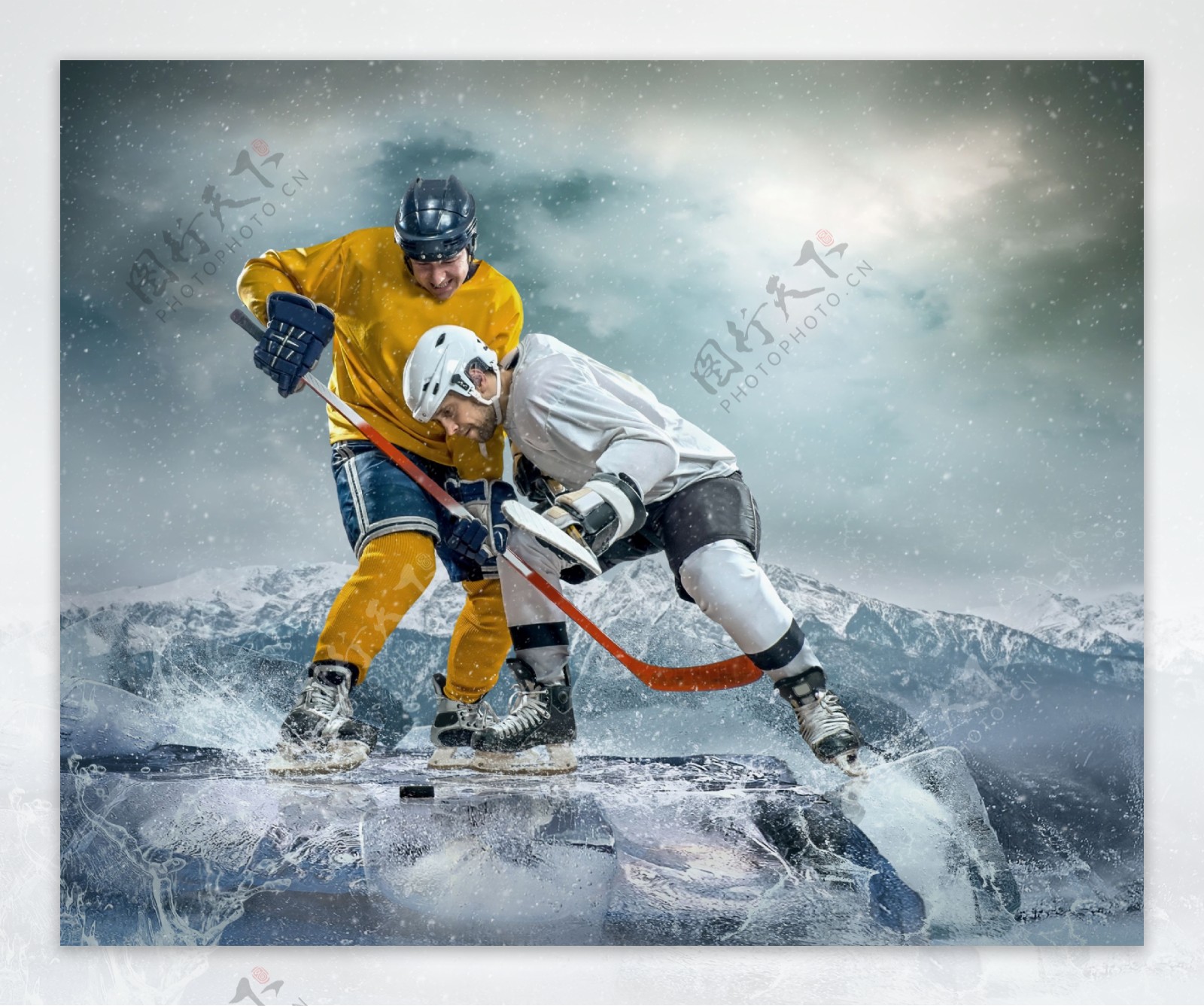 冰面上的曲棍球运动员图片