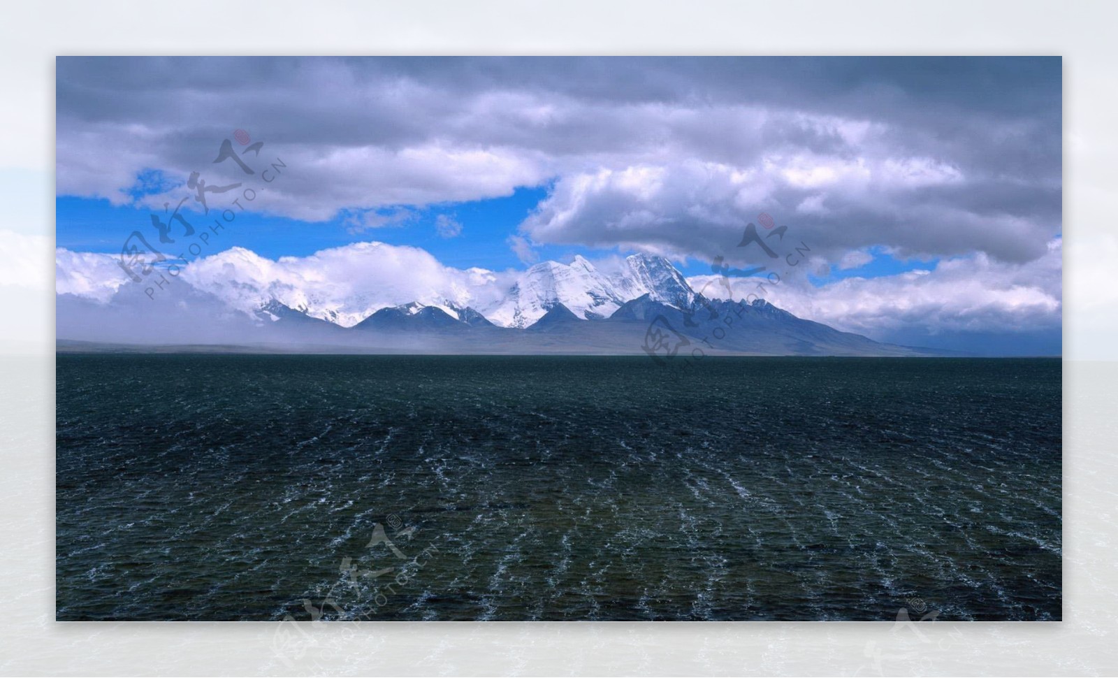 冬天雪山大海风景图片