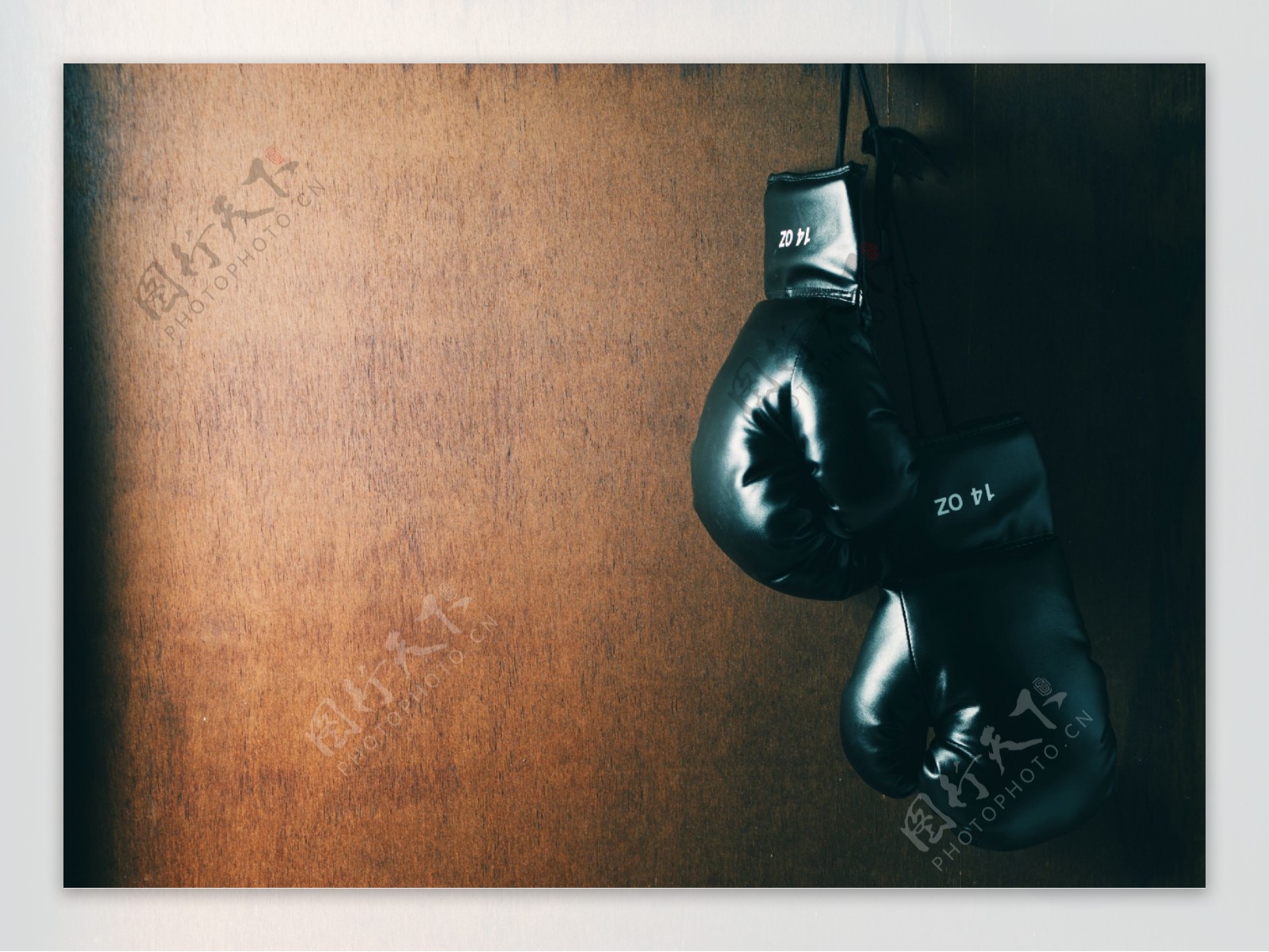 黑色拳击手套图片
