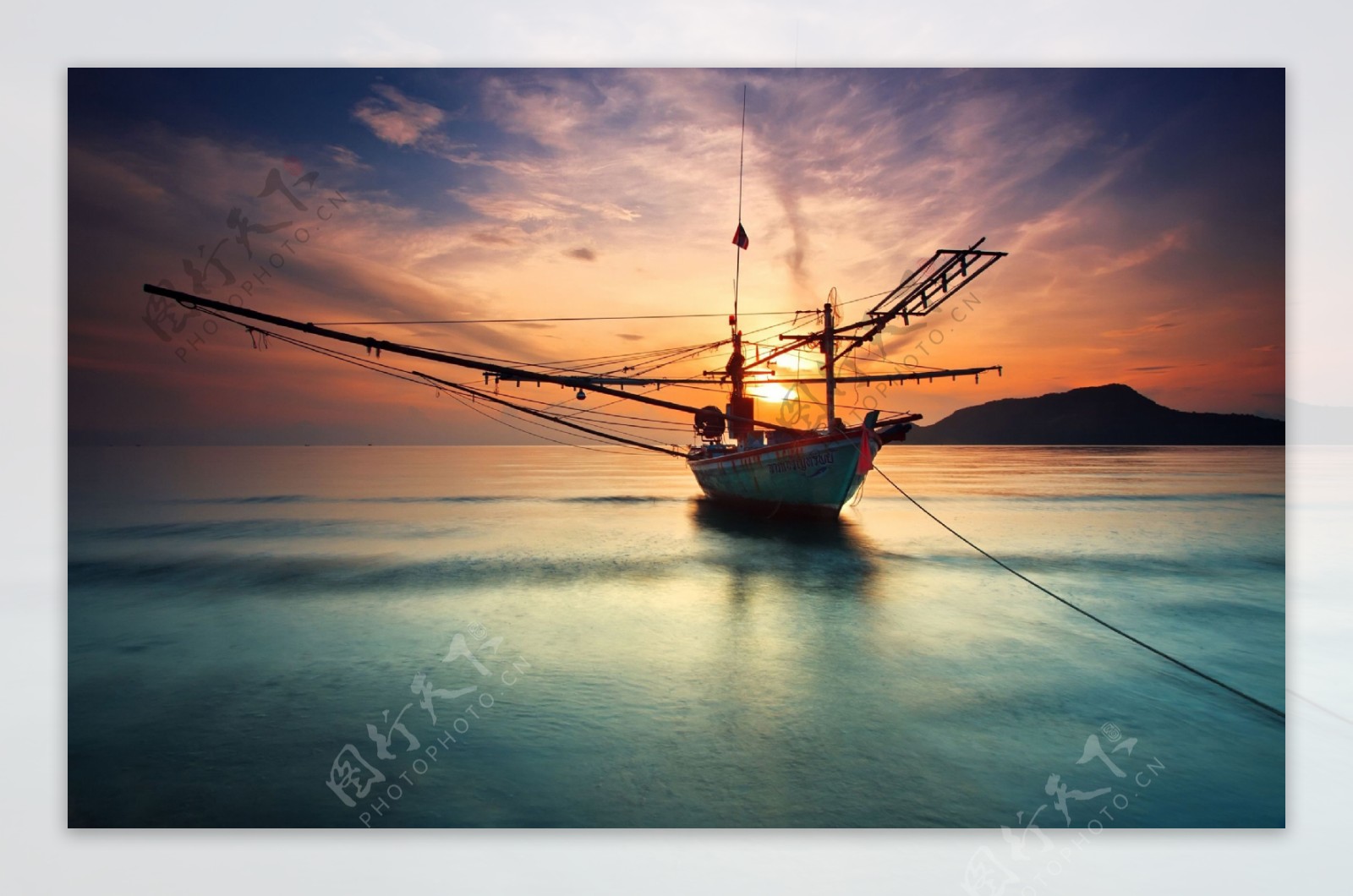 美丽的海上轮船风景图片