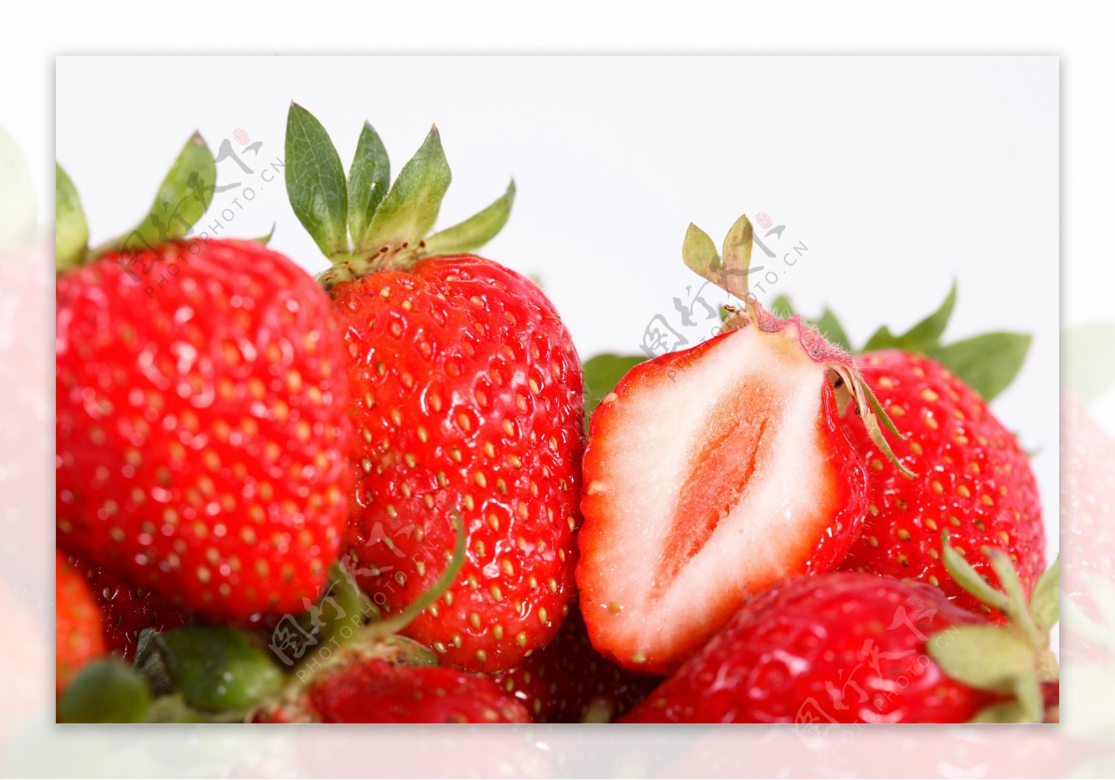 红色的美味草莓图片