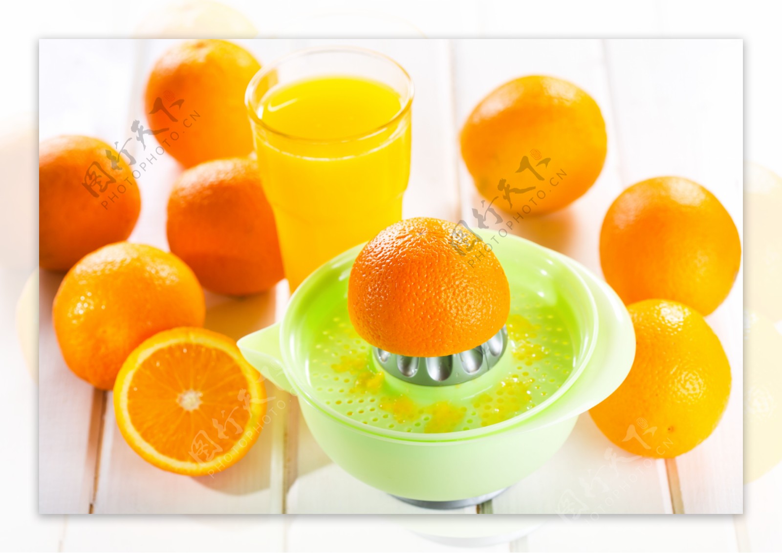 橙子与鲜榨果汁图片