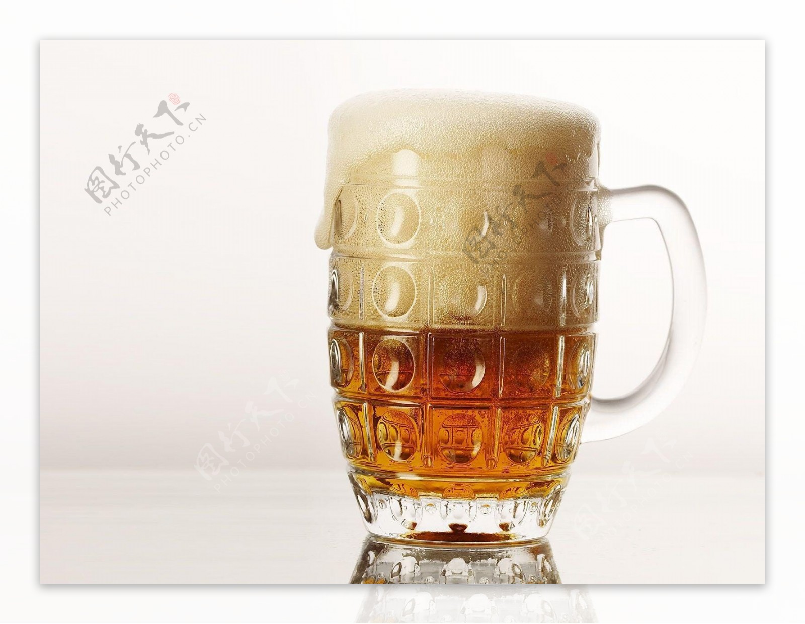 杯装啤酒图片