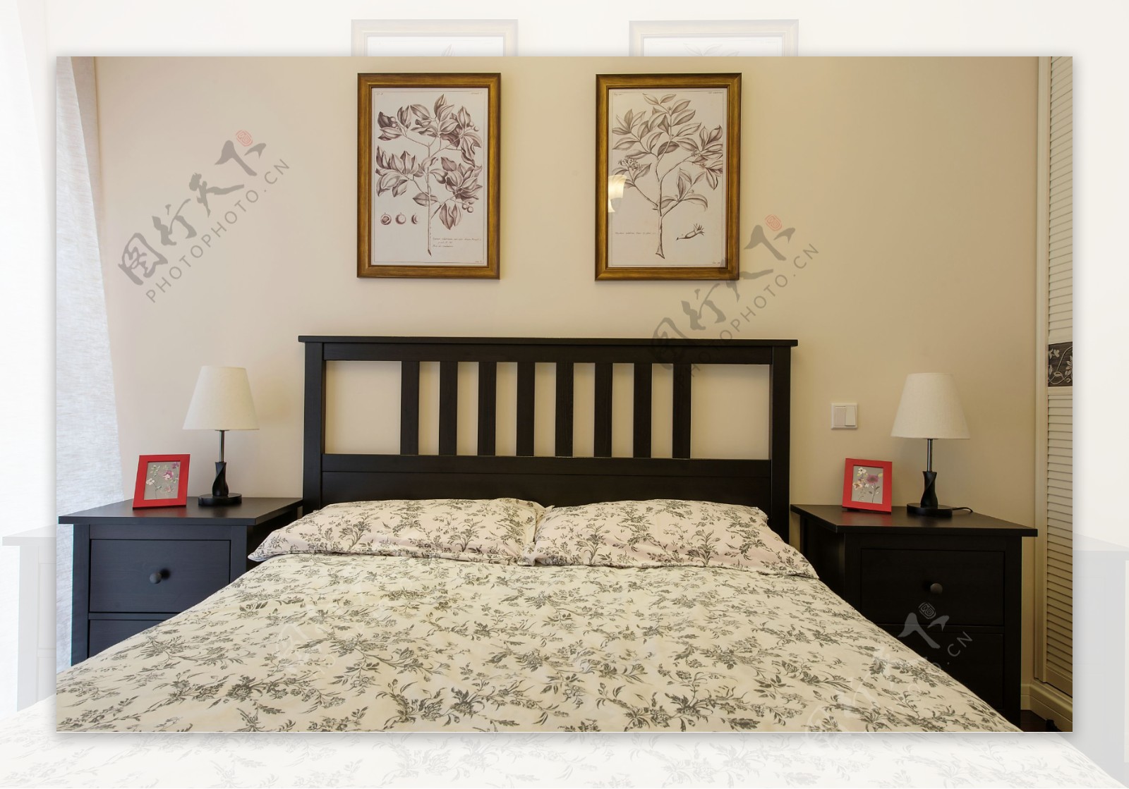 美式卧室大床背景墙设计图