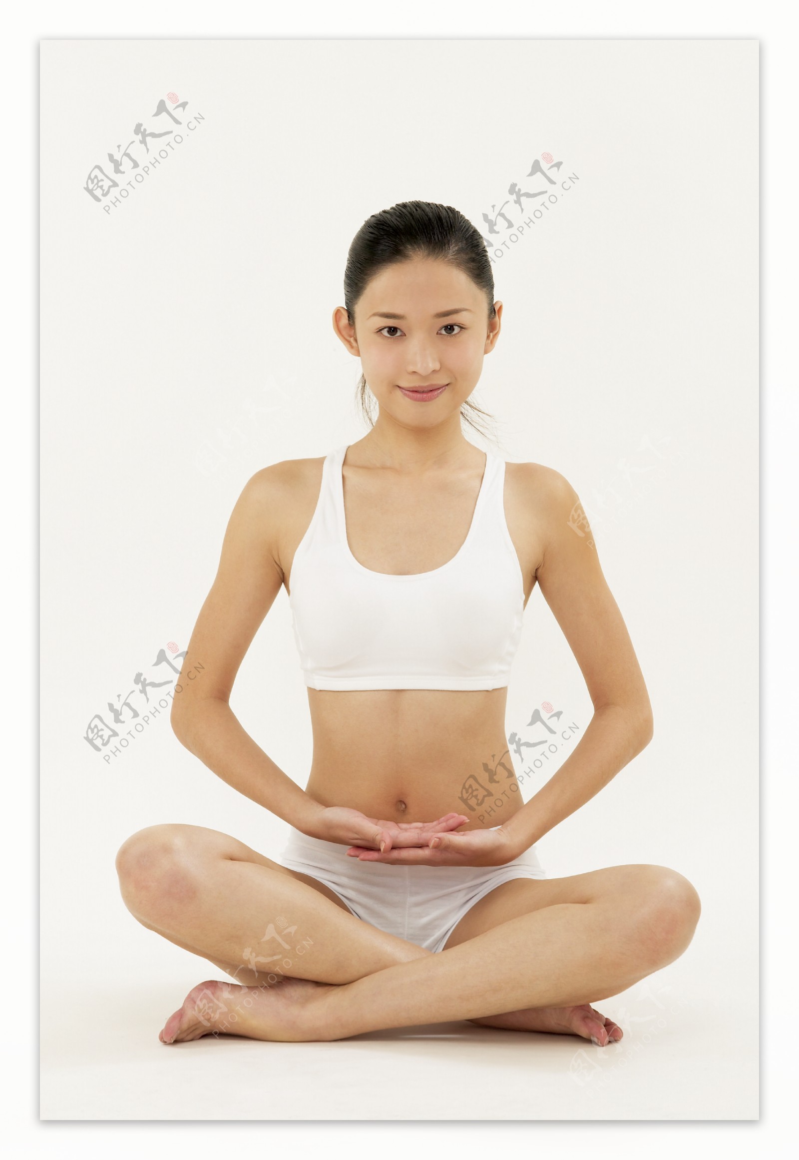 练瑜珈的性感美女图片