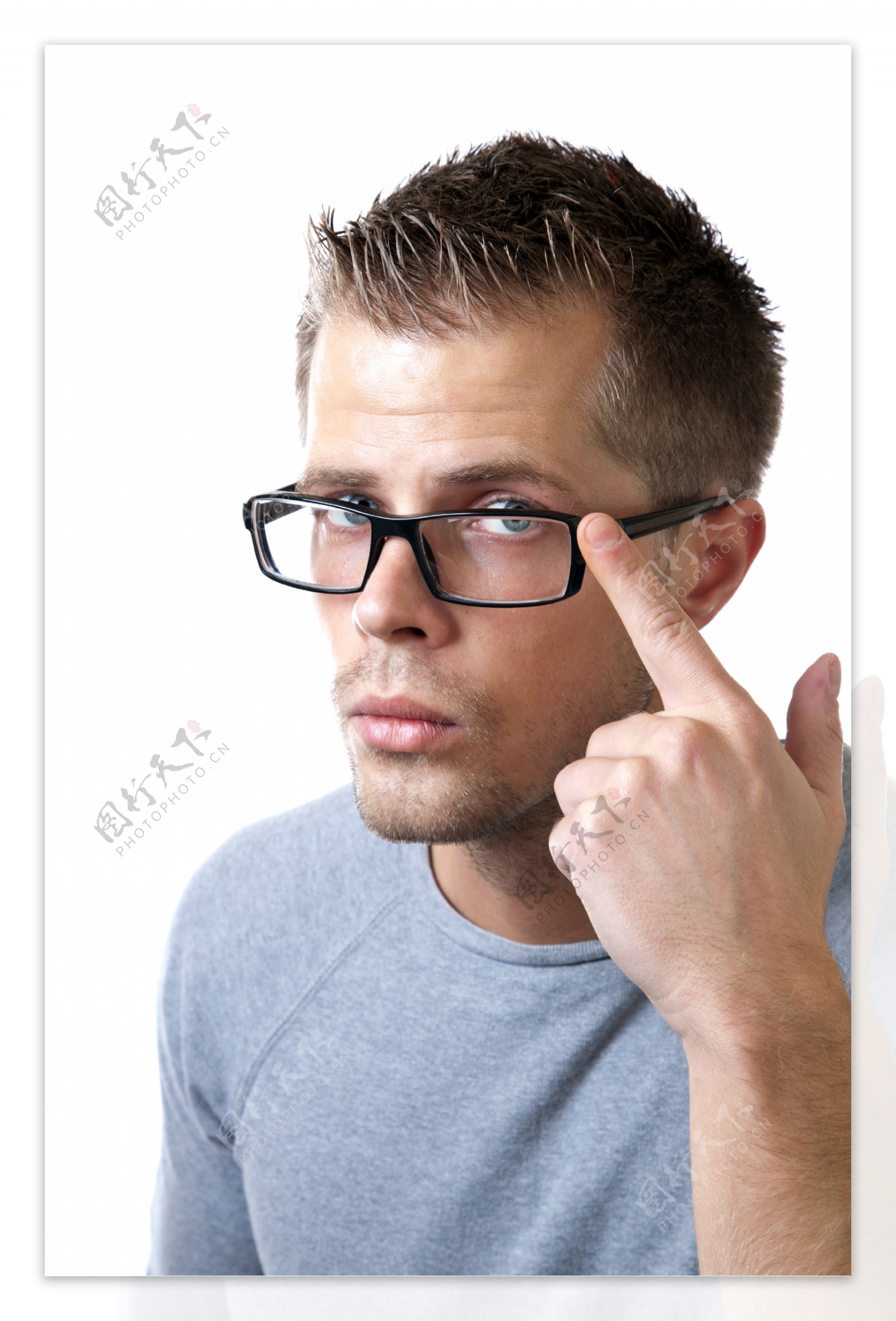 戴眼镜的男人图片