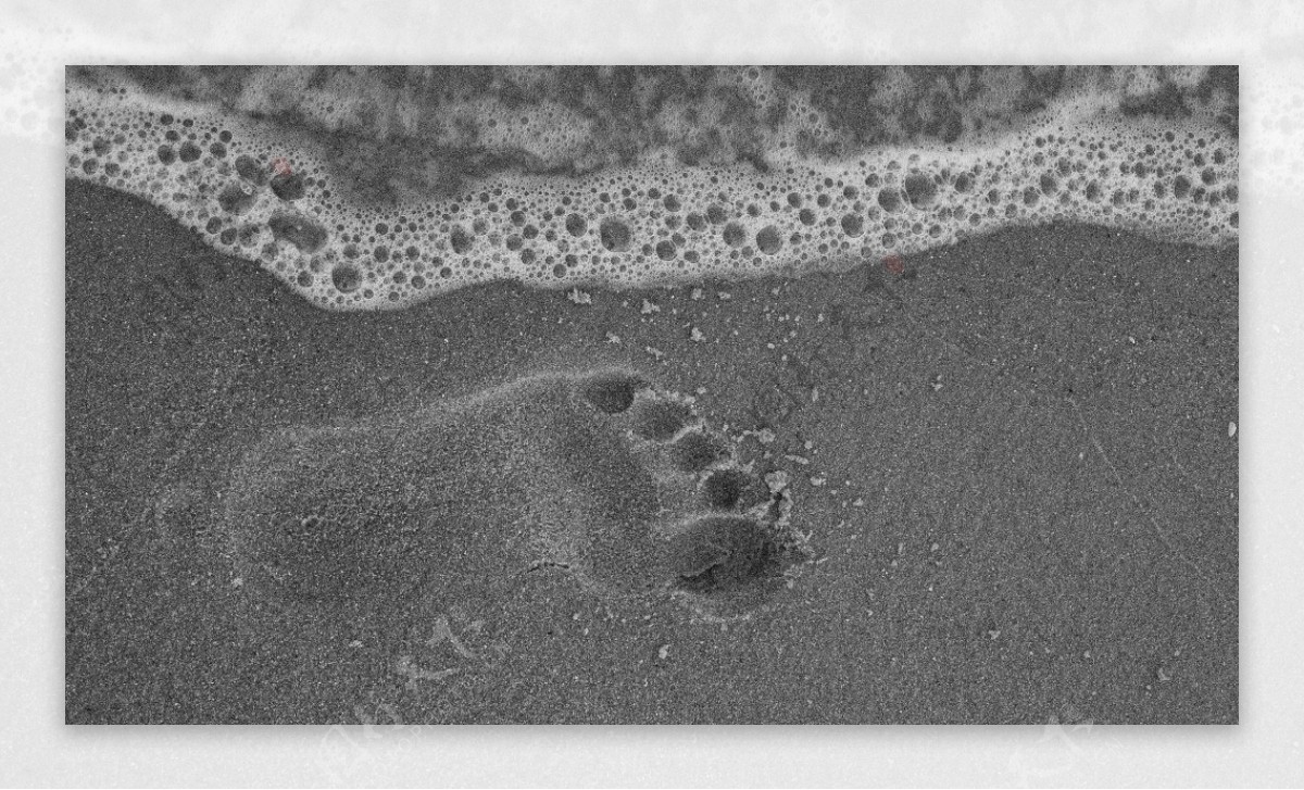 唯美沙滩上脚印图片