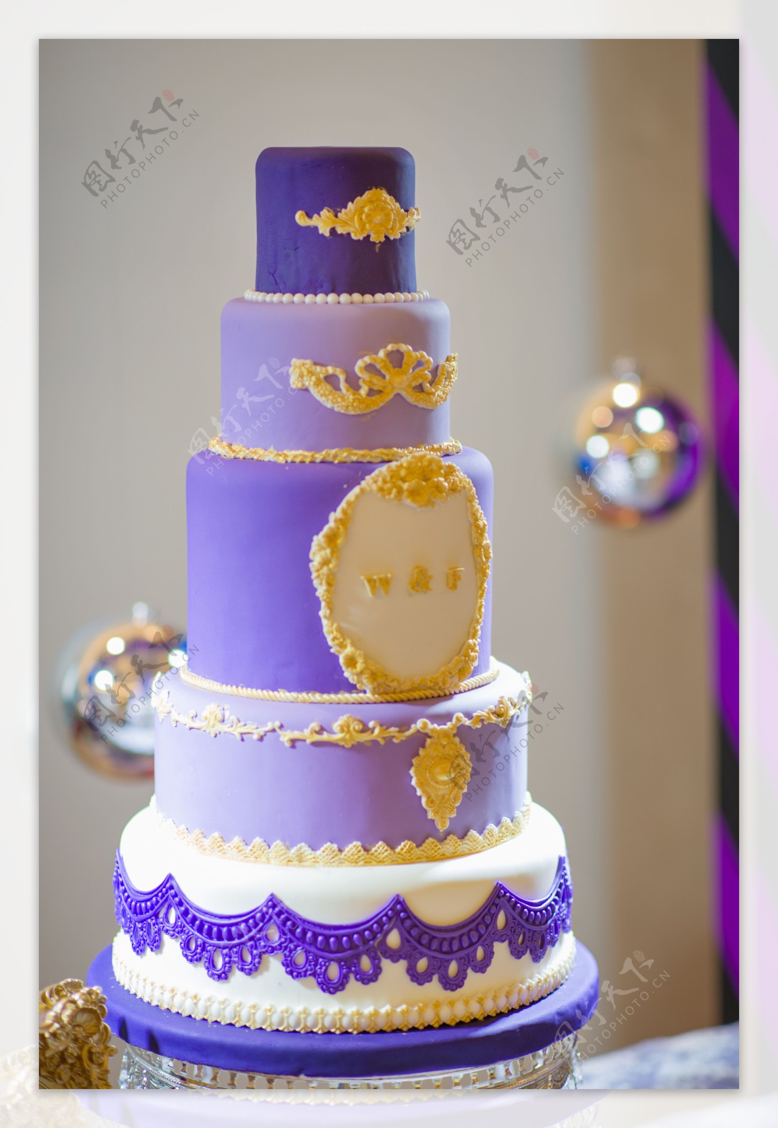 紫色婚礼蛋糕图片