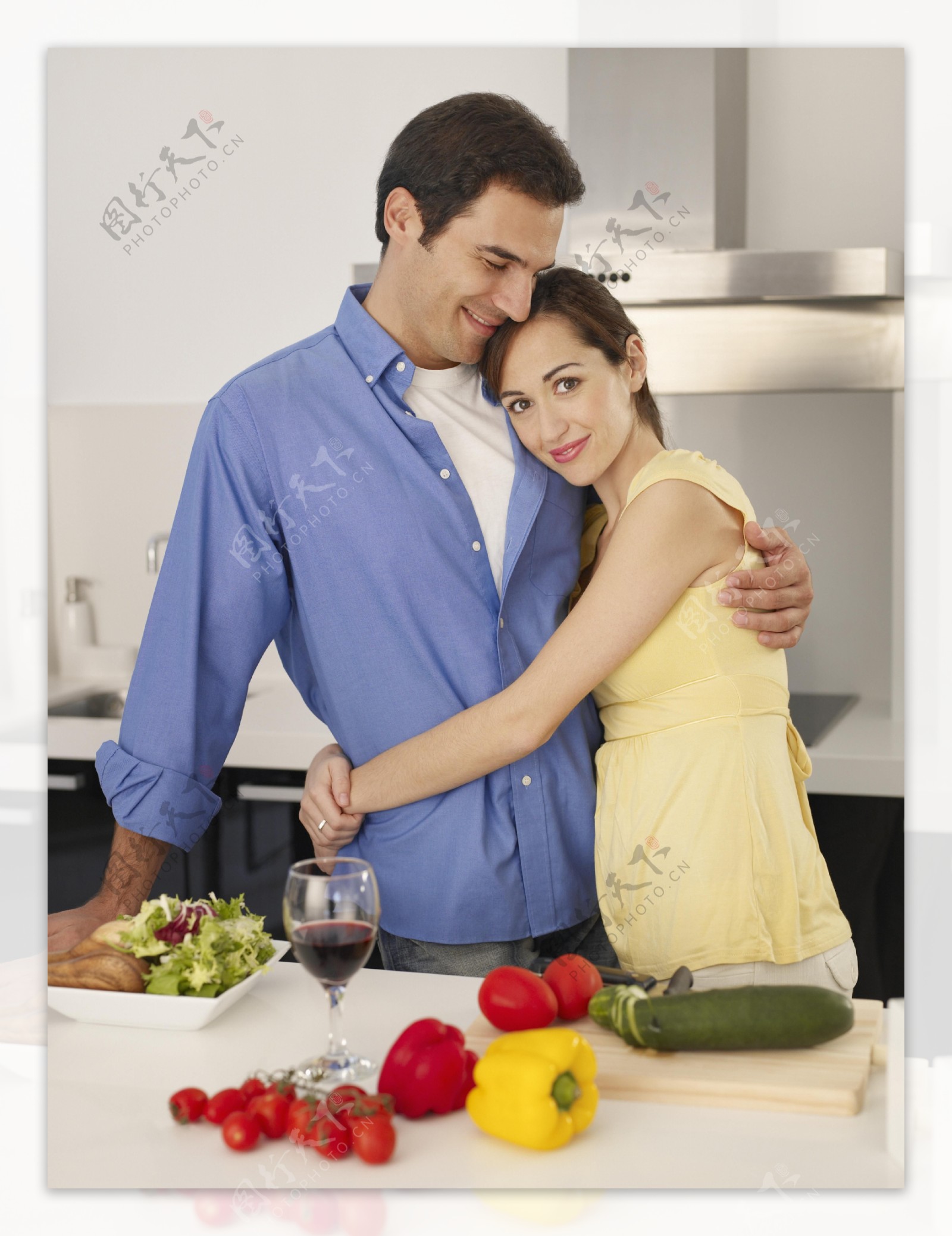 厨房里的夫妻图片