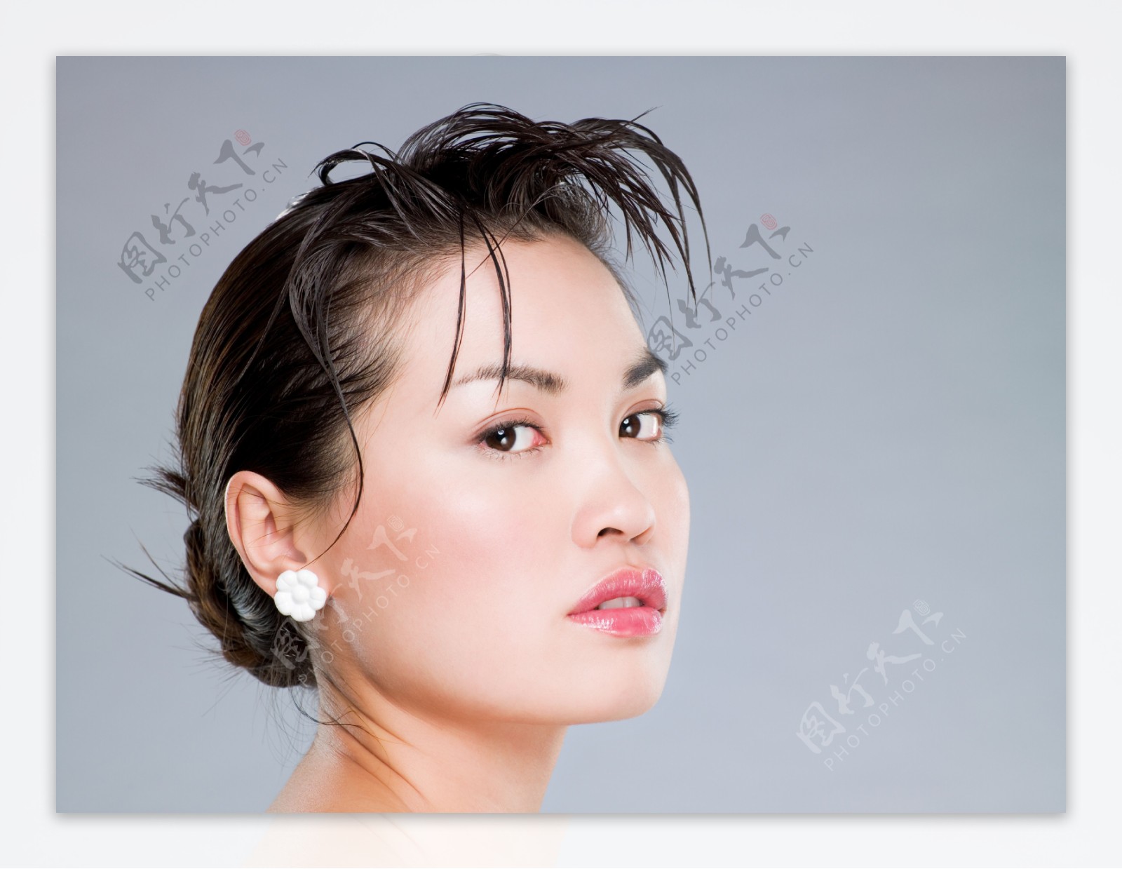 头发湿了的中国美女图片