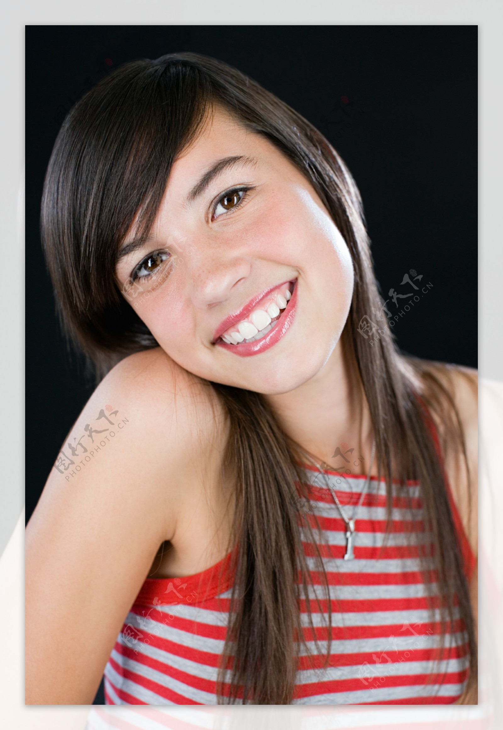 开心微笑的国外女孩图片图片