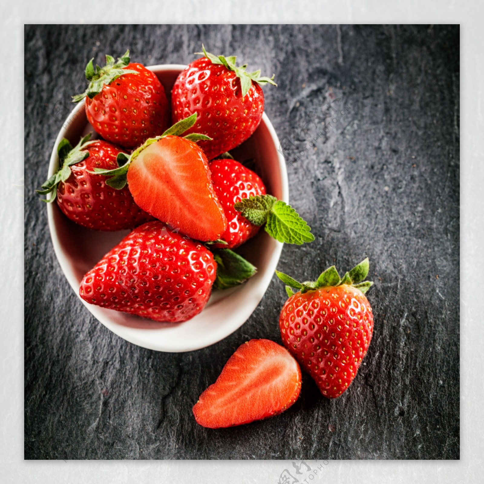 新鲜草莓果实