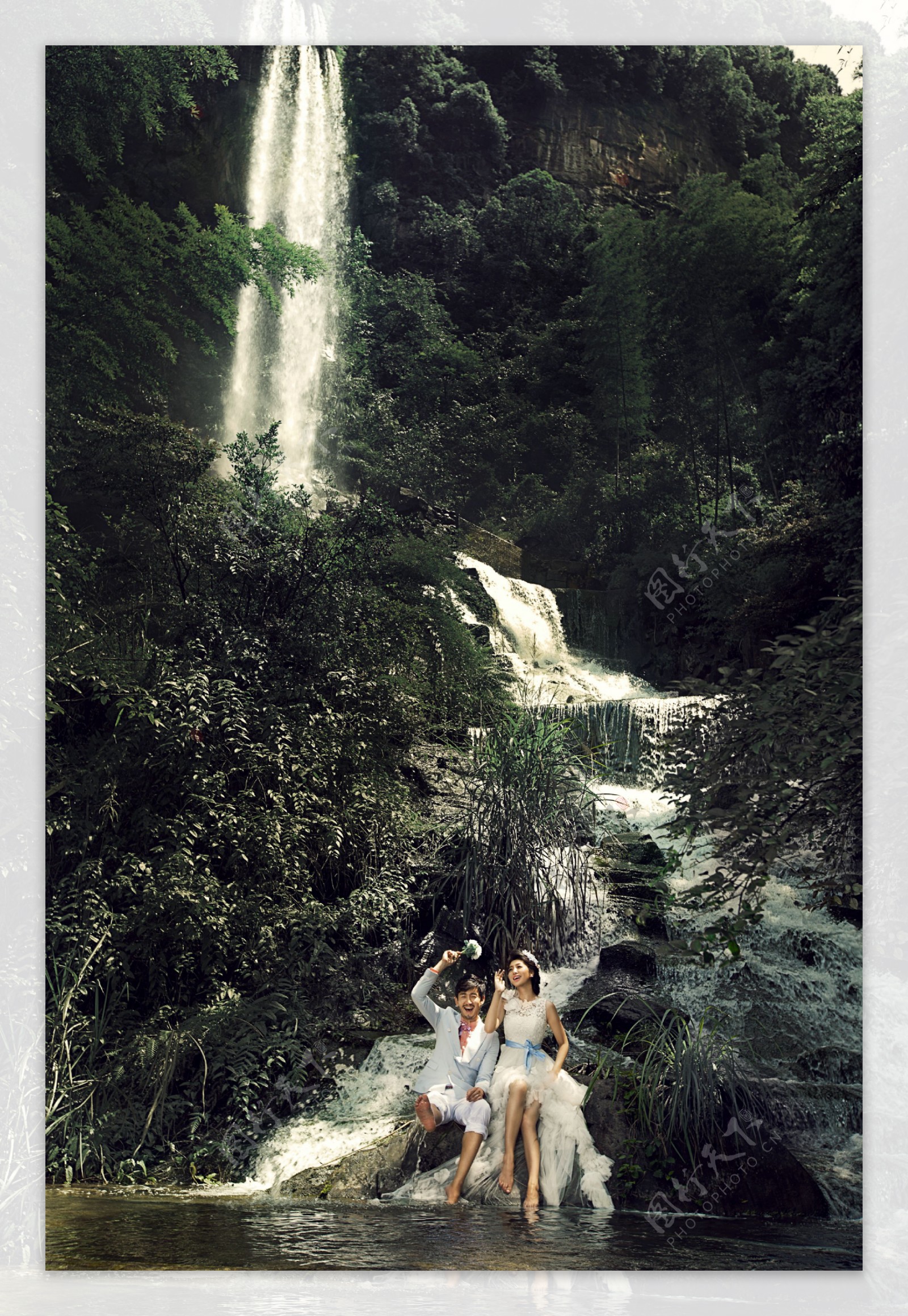 溪边风景婚纱摄影图片