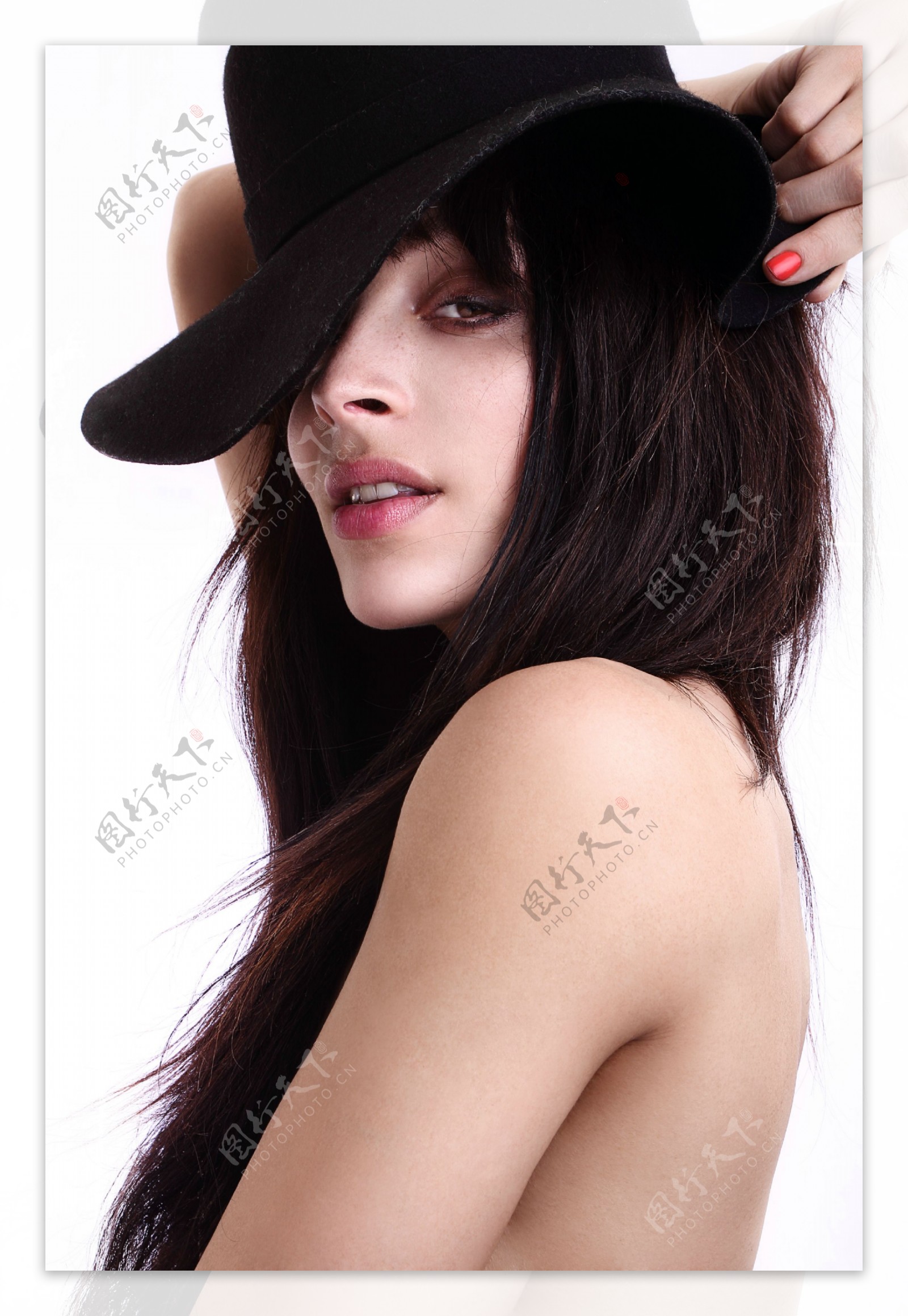 戴帽子的时尚女人图片