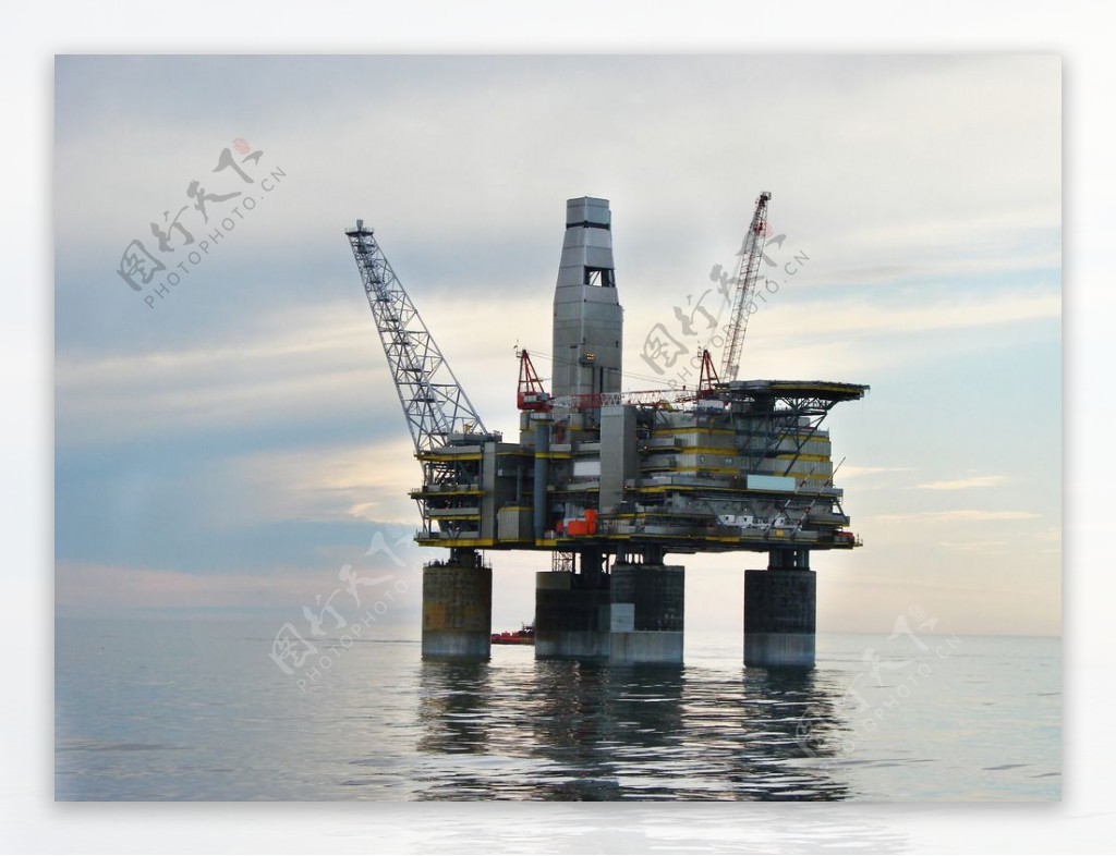 高清海上石油钻井平台图片