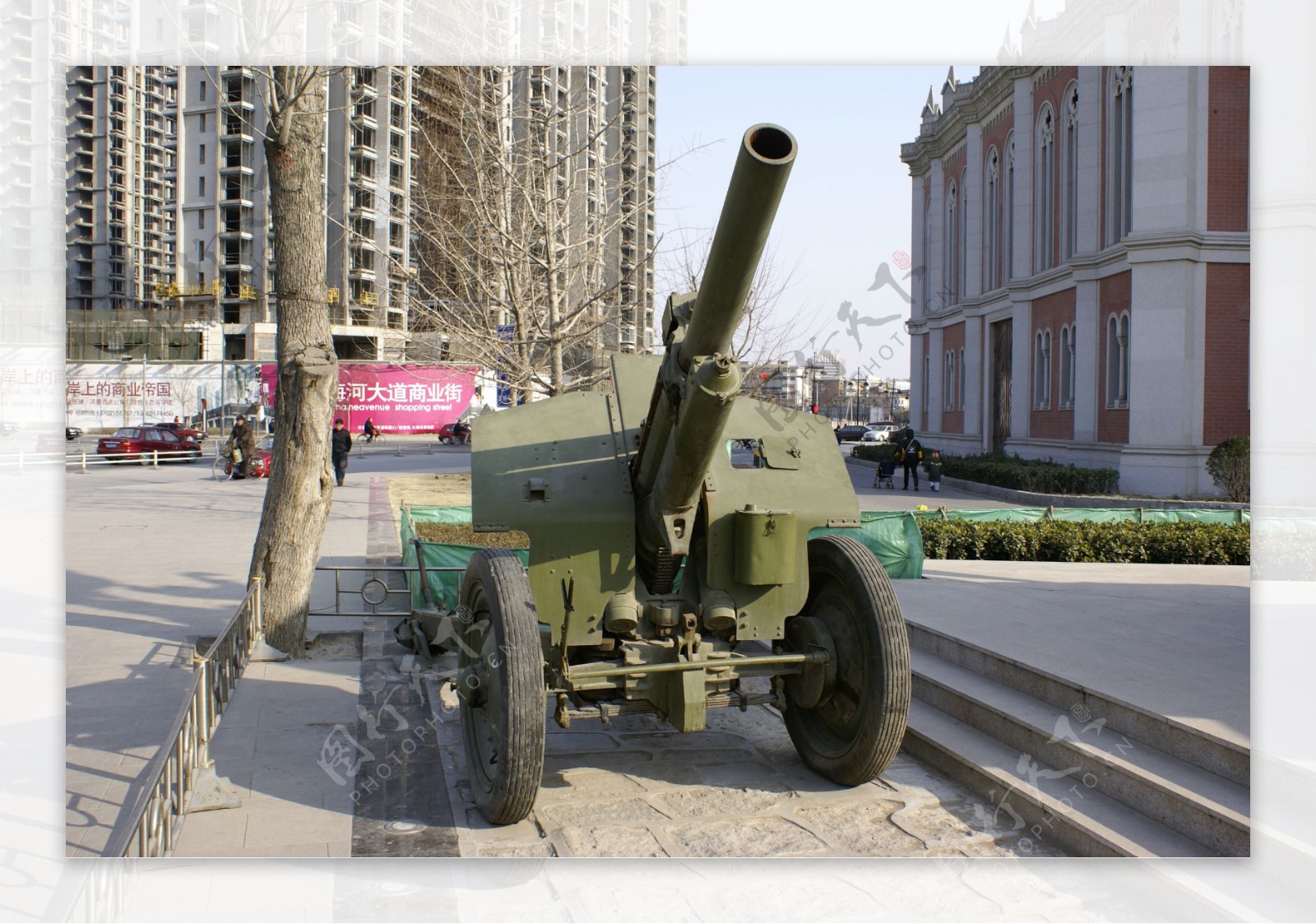 解放广场的火炮图片